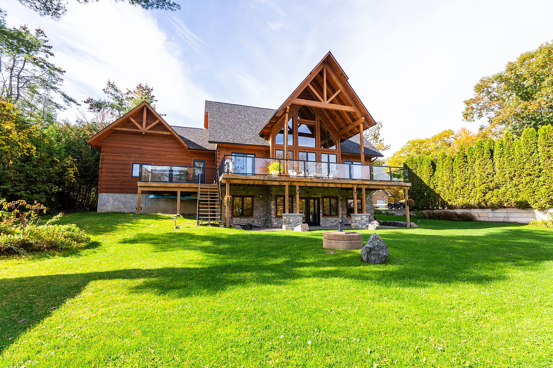  Inviting Waterfront Log Home - 物件實景