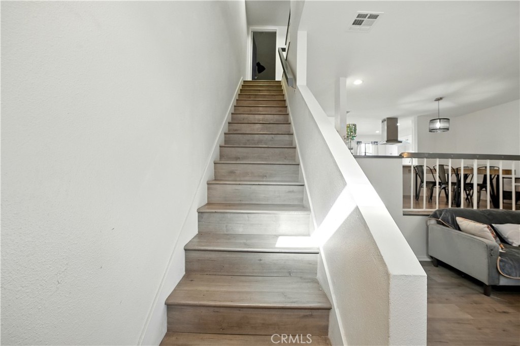 Van Nuys, California, 91405, United States, 3 Bedrooms Bedrooms, ,2 BathroomsBathrooms,Residential,For Sale,1979582