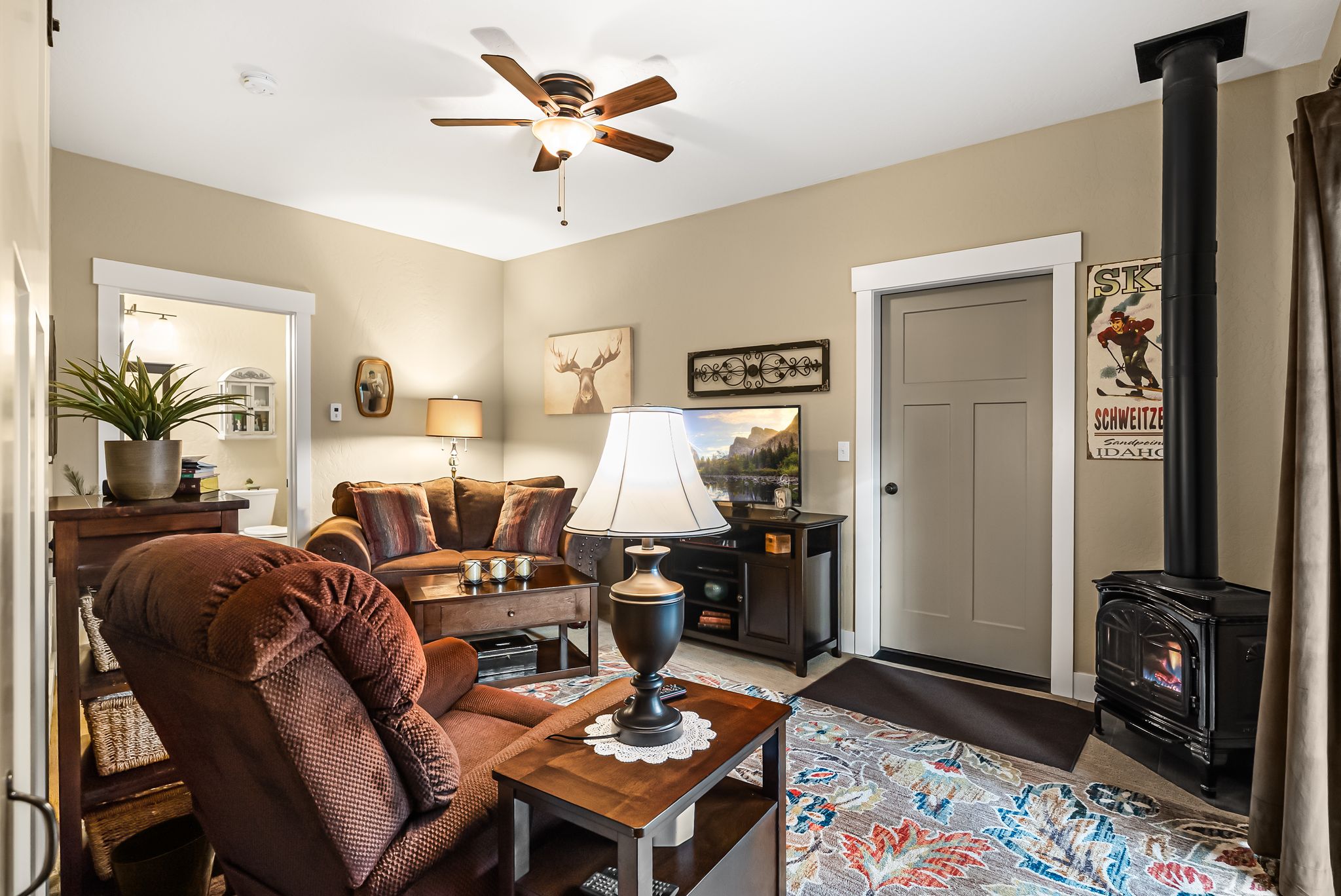 Sandpoint, Idaho, 83864, United States, 2 Bedrooms Bedrooms, ,3 BathroomsBathrooms,Residential,For Sale,1991135