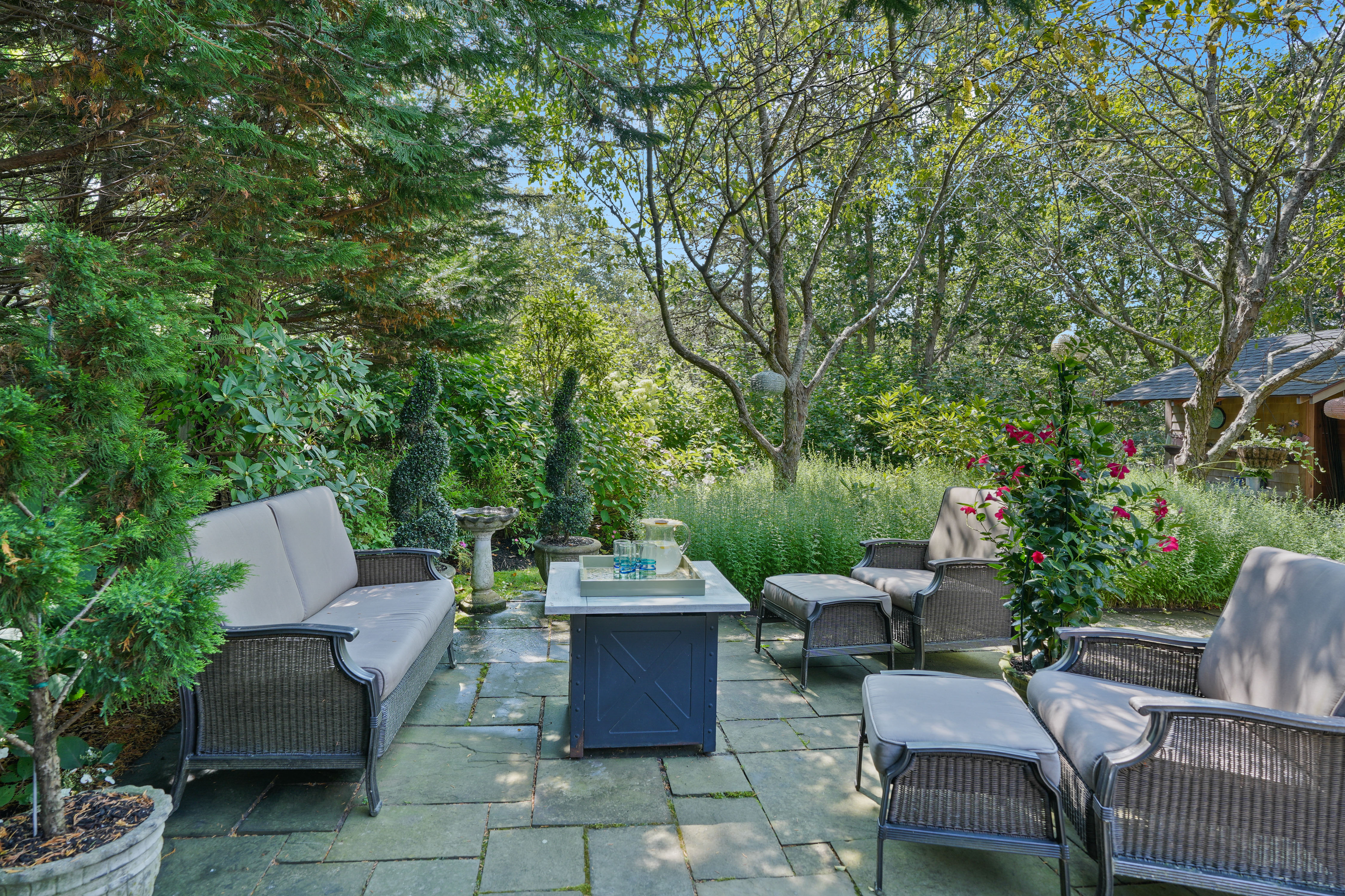  Versatile Edgartown Oasis with Home & Business Potential - 物件實景