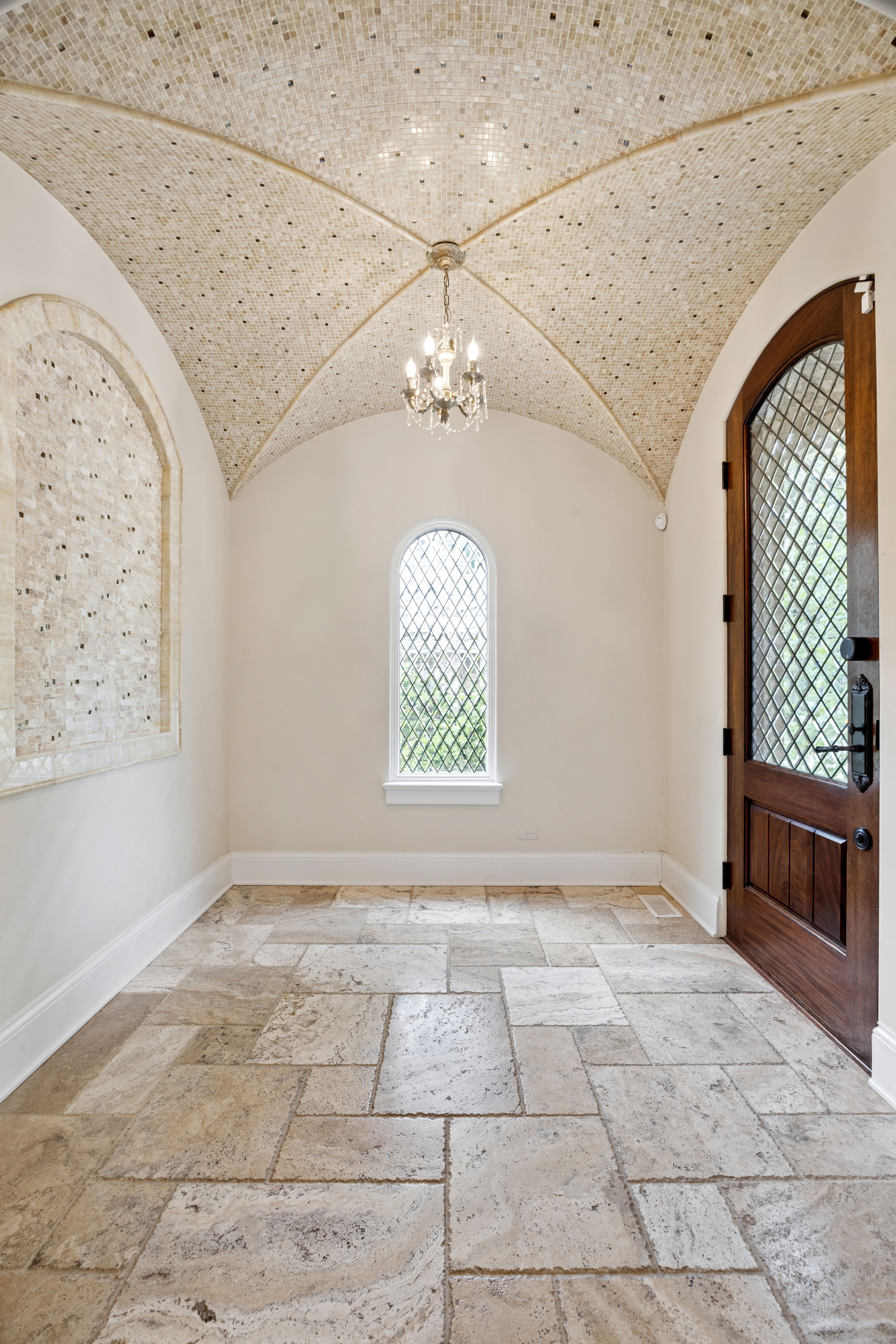  Timeless Architectural Detail with Warm, Inviting Living Spaces - 物件實景