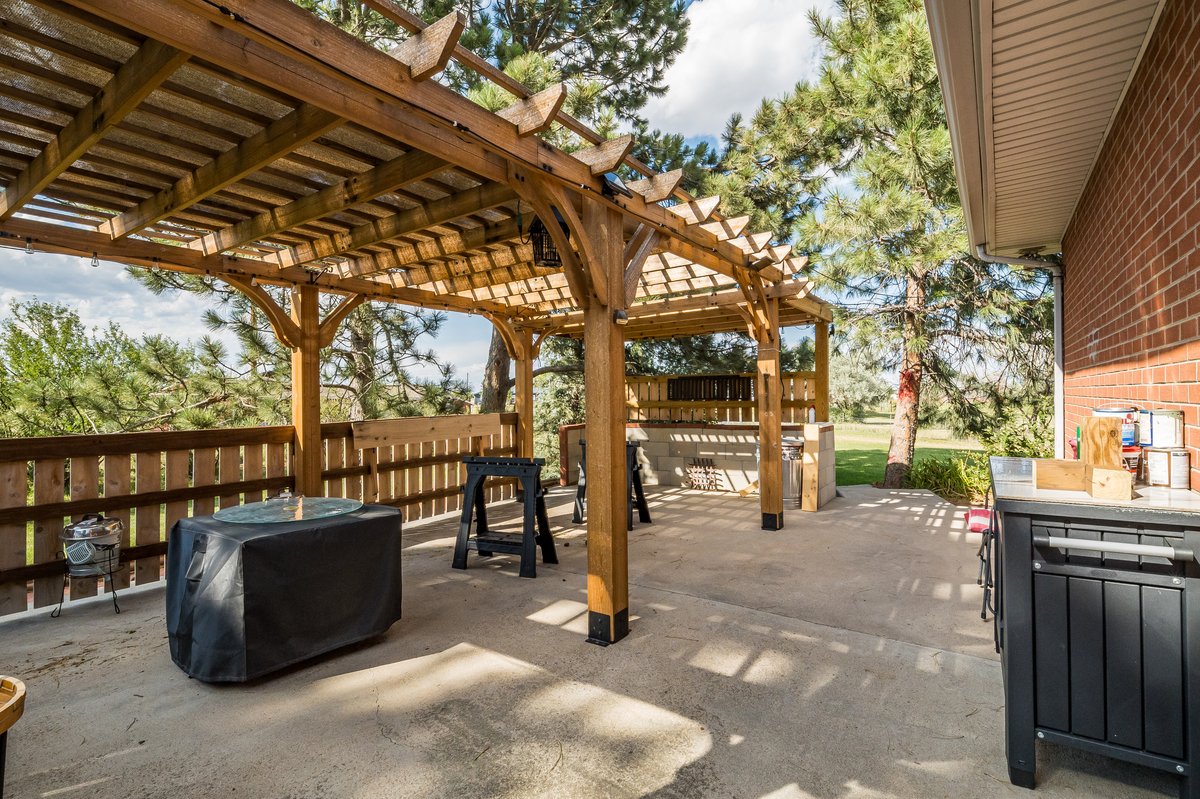 Cheyenne, Wyoming, 82009, United States, 3 Bedrooms Bedrooms, ,2 BathroomsBathrooms,Residential,For Sale,1976817