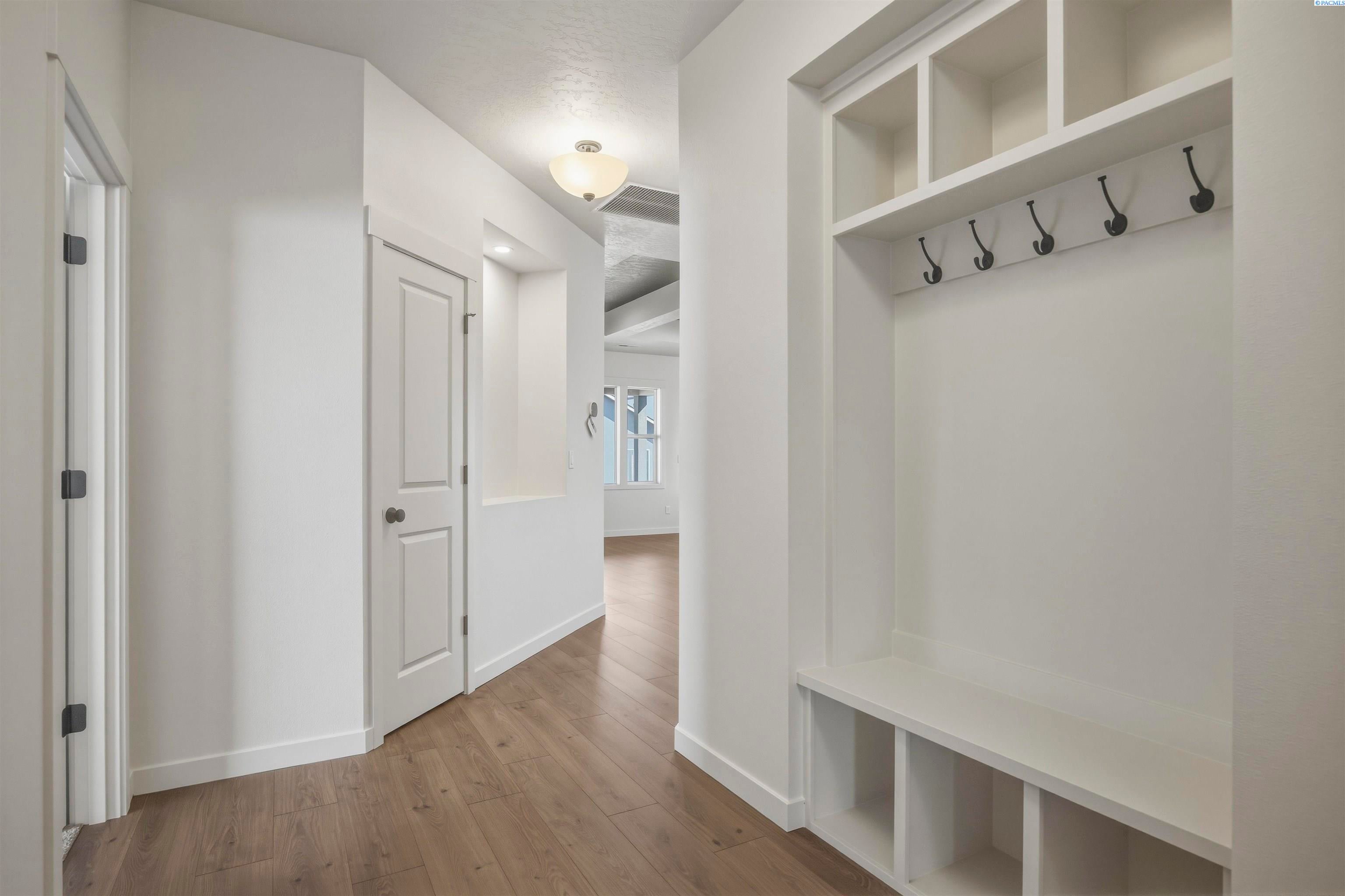 Richland, Washington, 99352, United States, 3 Bedrooms Bedrooms, ,3 BathroomsBathrooms,Residential,For Sale,2033532