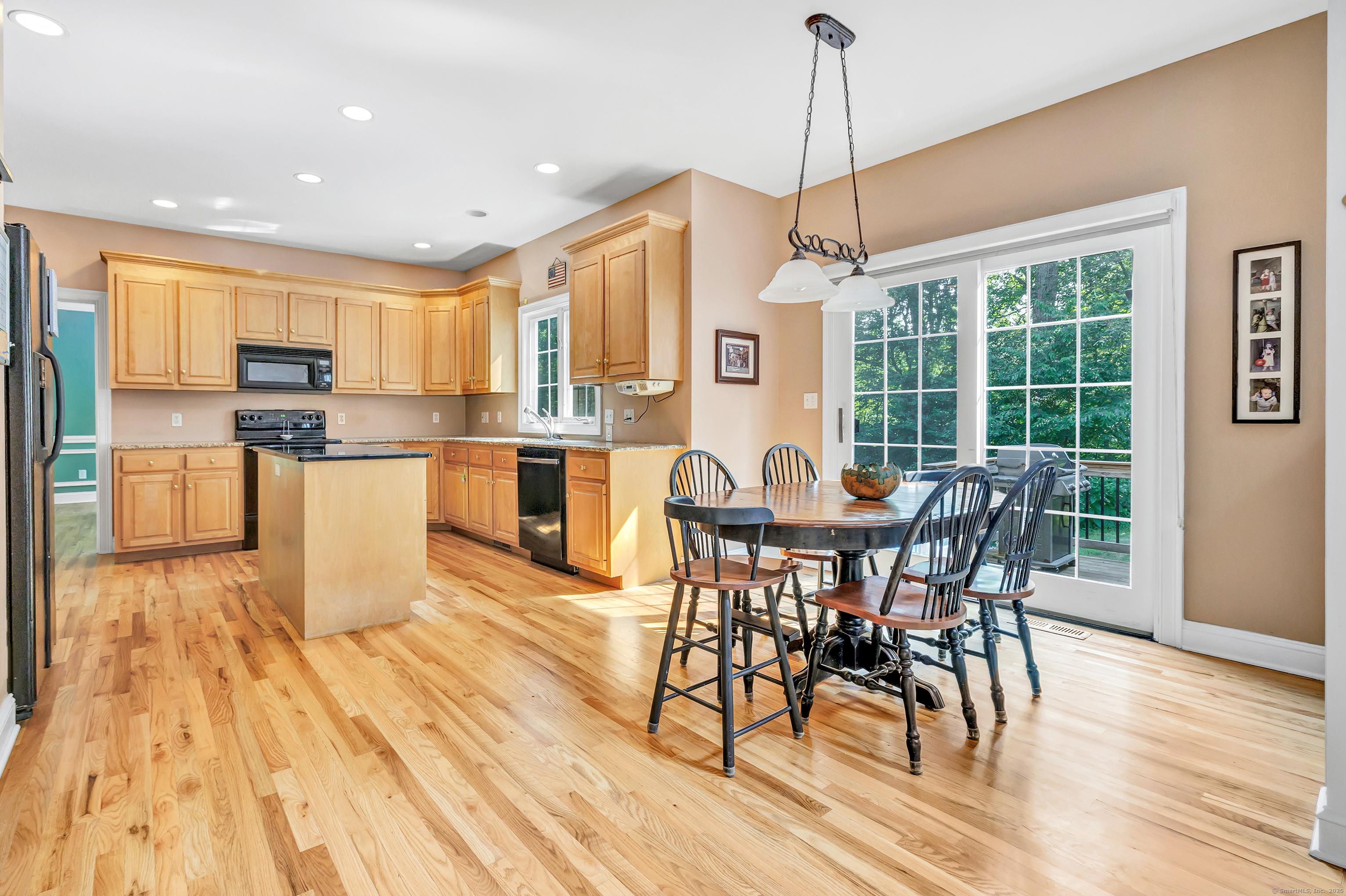 Shelton, Connecticut, 06484, United States, 4 Bedrooms Bedrooms, ,4 BathroomsBathrooms,Residential,For Sale,1937296