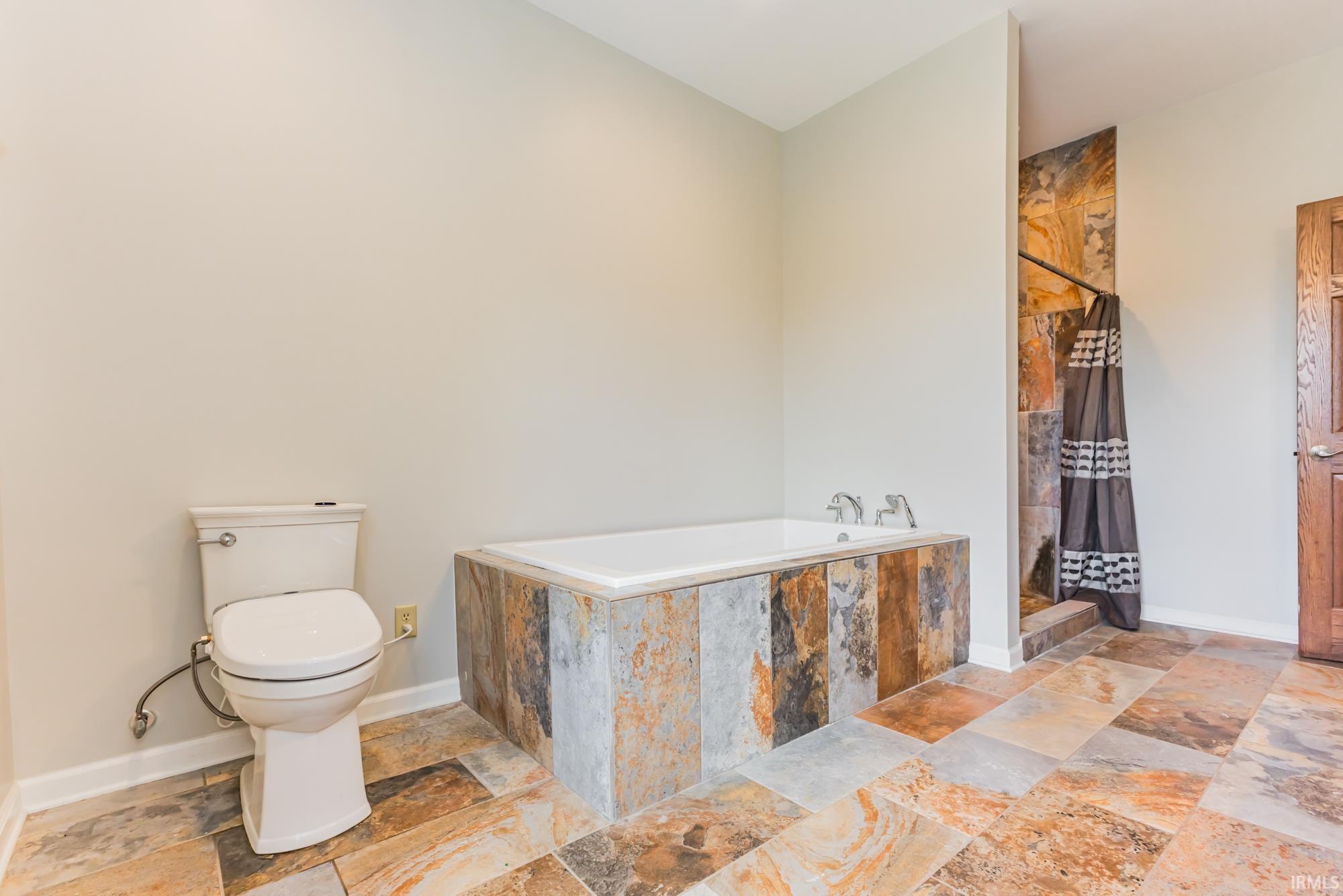 Angola, Indiana, 46730, United States, 6 Bedrooms Bedrooms, ,6 BathroomsBathrooms,Residential,For Sale,1973730