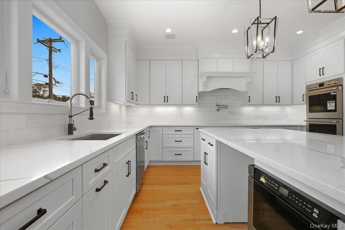 Westbury, New York, 11590, United States, 5 Bedrooms Bedrooms, ,5 BathroomsBathrooms,Residential,For Sale,1991038