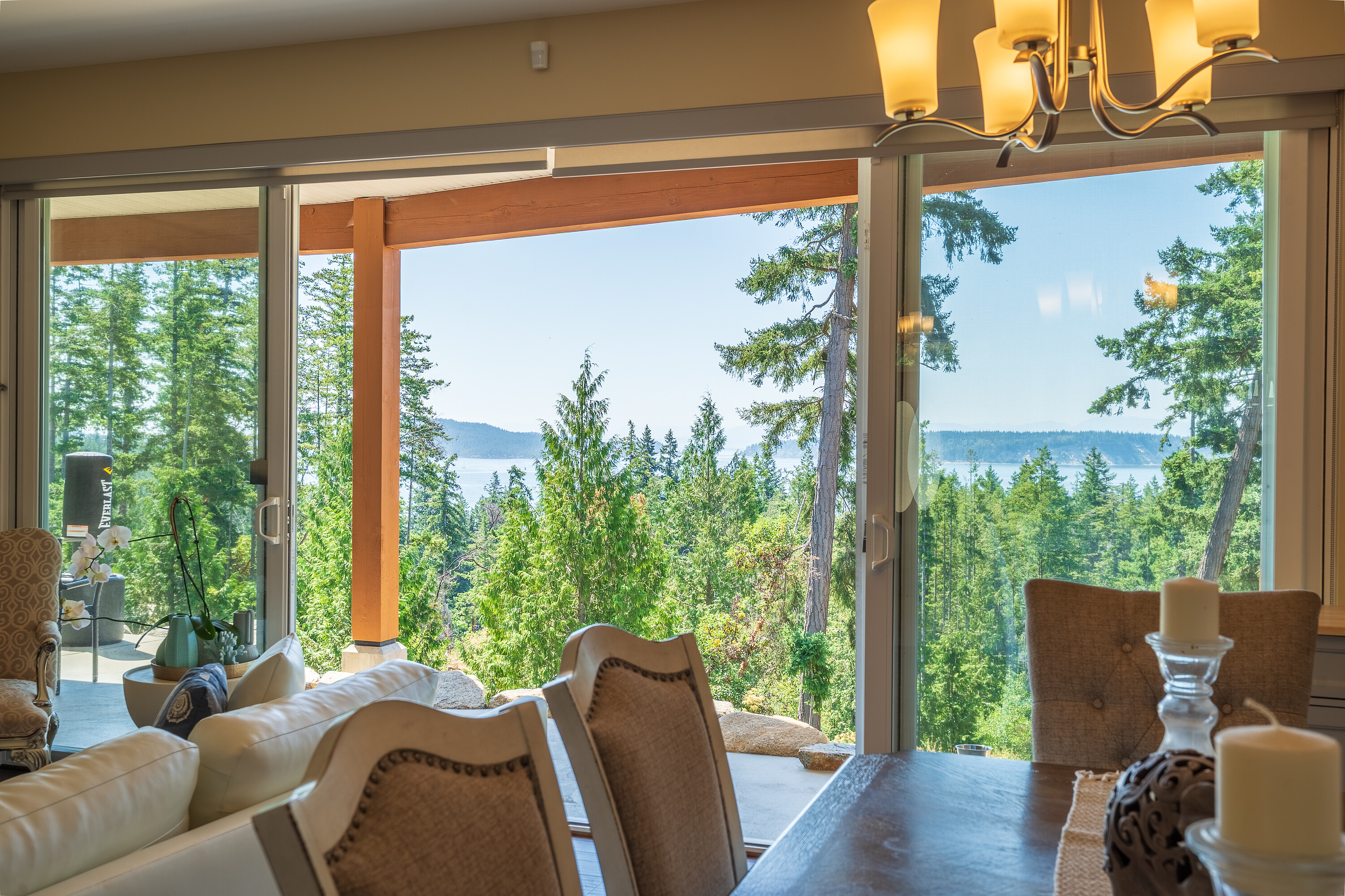  Custom Built Home on Acreage - 物件實景