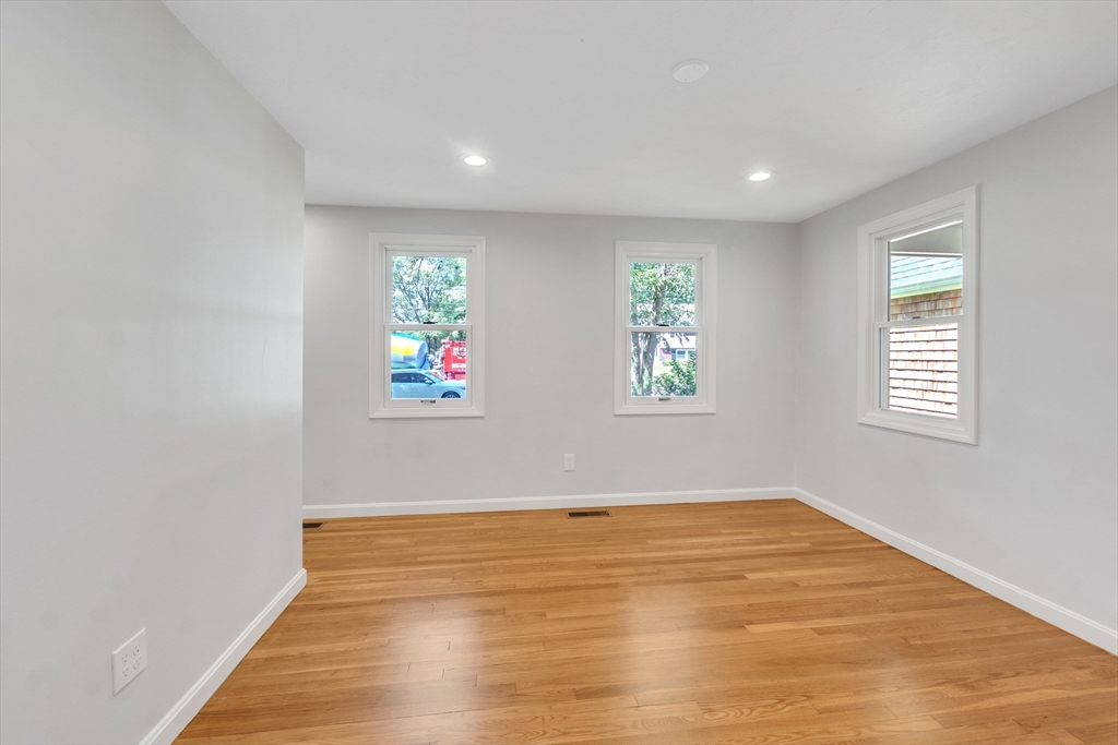 North Attleboro, Massachusetts, 02760, United States, 3 Bedrooms Bedrooms, ,Residential,For Sale,1872136