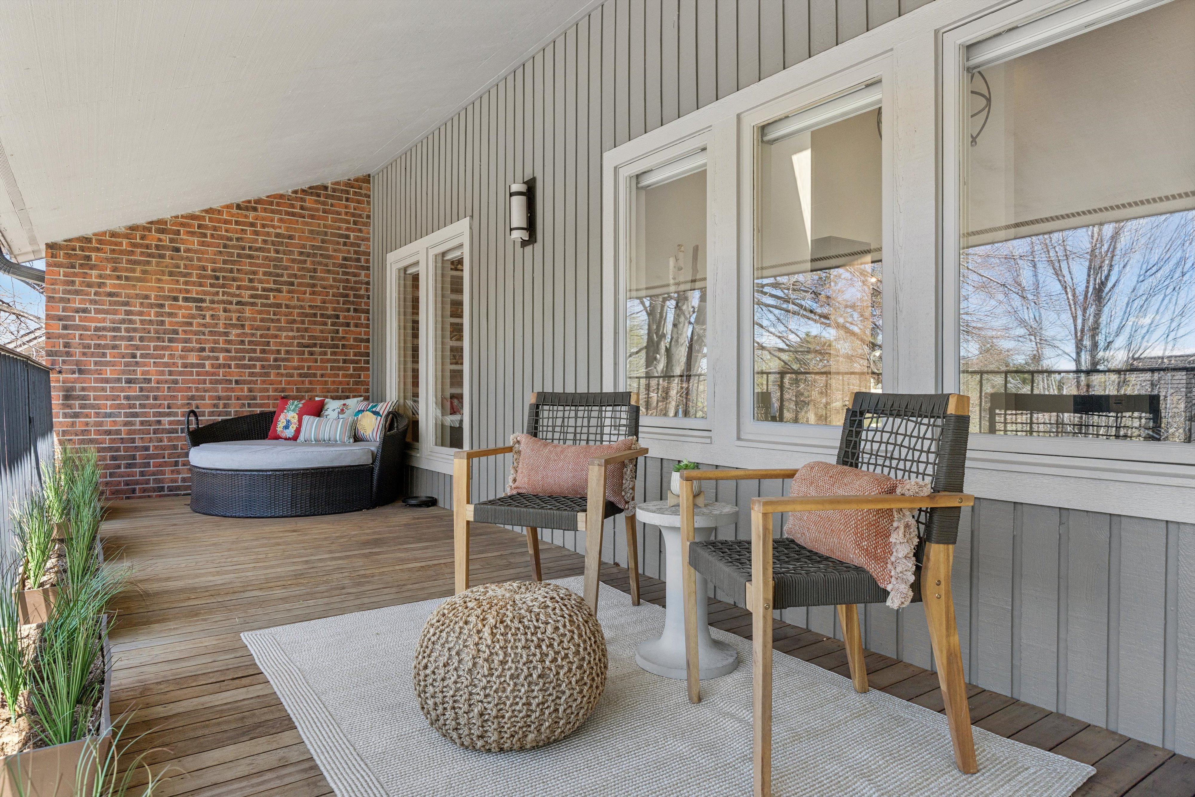  A Rare Offering: Five Bedrooms & Four Bathrooms Thoughtfully Designed Townhome - 物件實景