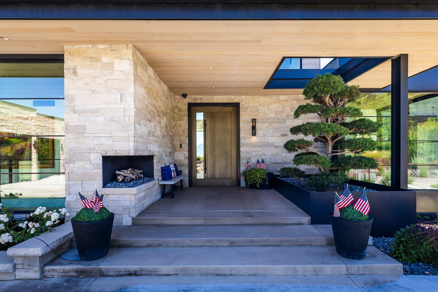  Luxury Lives Here  Architectural Masterpiece with Unmatched Privacy & Views - 物件實景