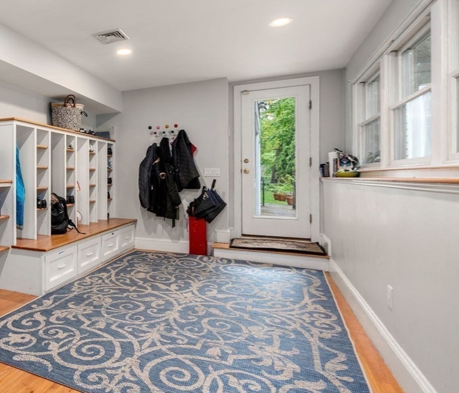 Newton, Massachusetts, 02468, United States, 5 Bedrooms Bedrooms, ,6 BathroomsBathrooms,Residential,For Sale,1805329