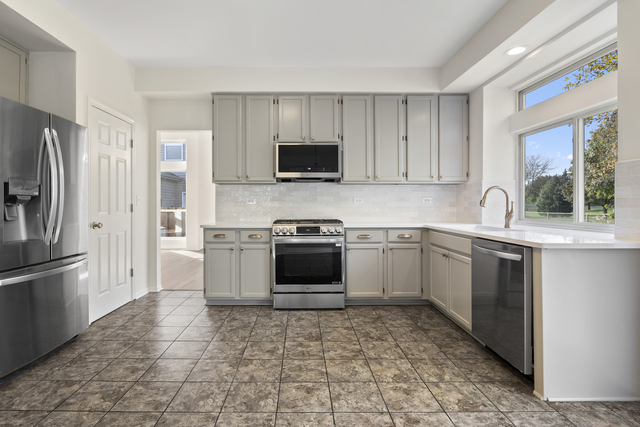 Lake in the Hills, Illinois, 60156, United States, 4 Bedrooms Bedrooms, ,3 BathroomsBathrooms,Residential,For Sale,1987015