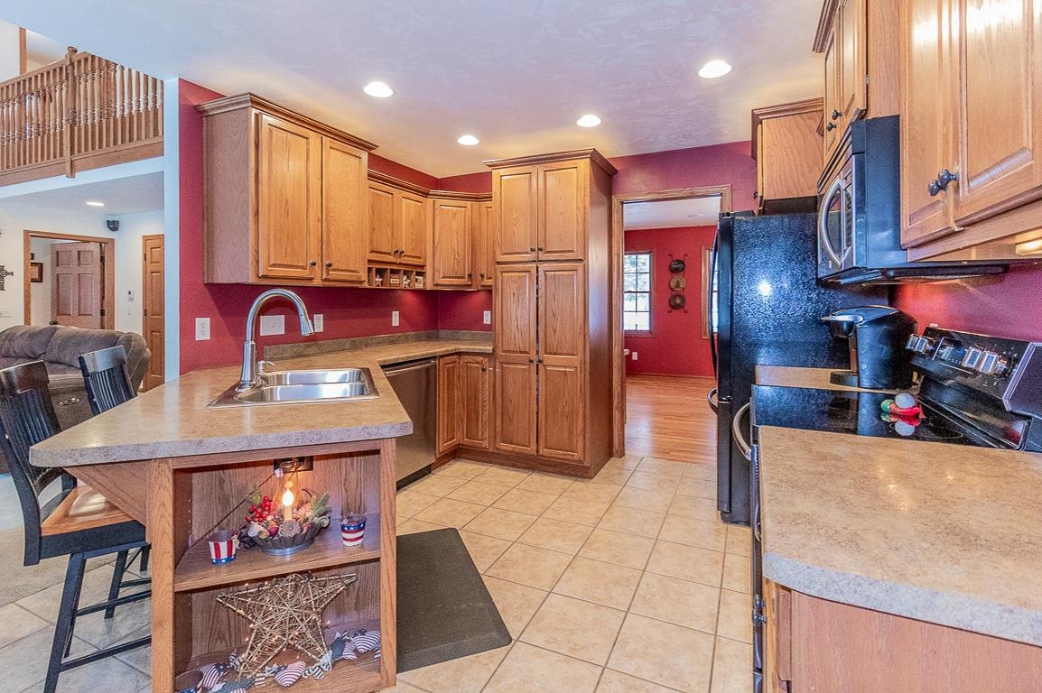 New London, Wisconsin, 54961-8857, United States, 4 Bedrooms Bedrooms, ,4 BathroomsBathrooms,Residential,For Sale,2001494