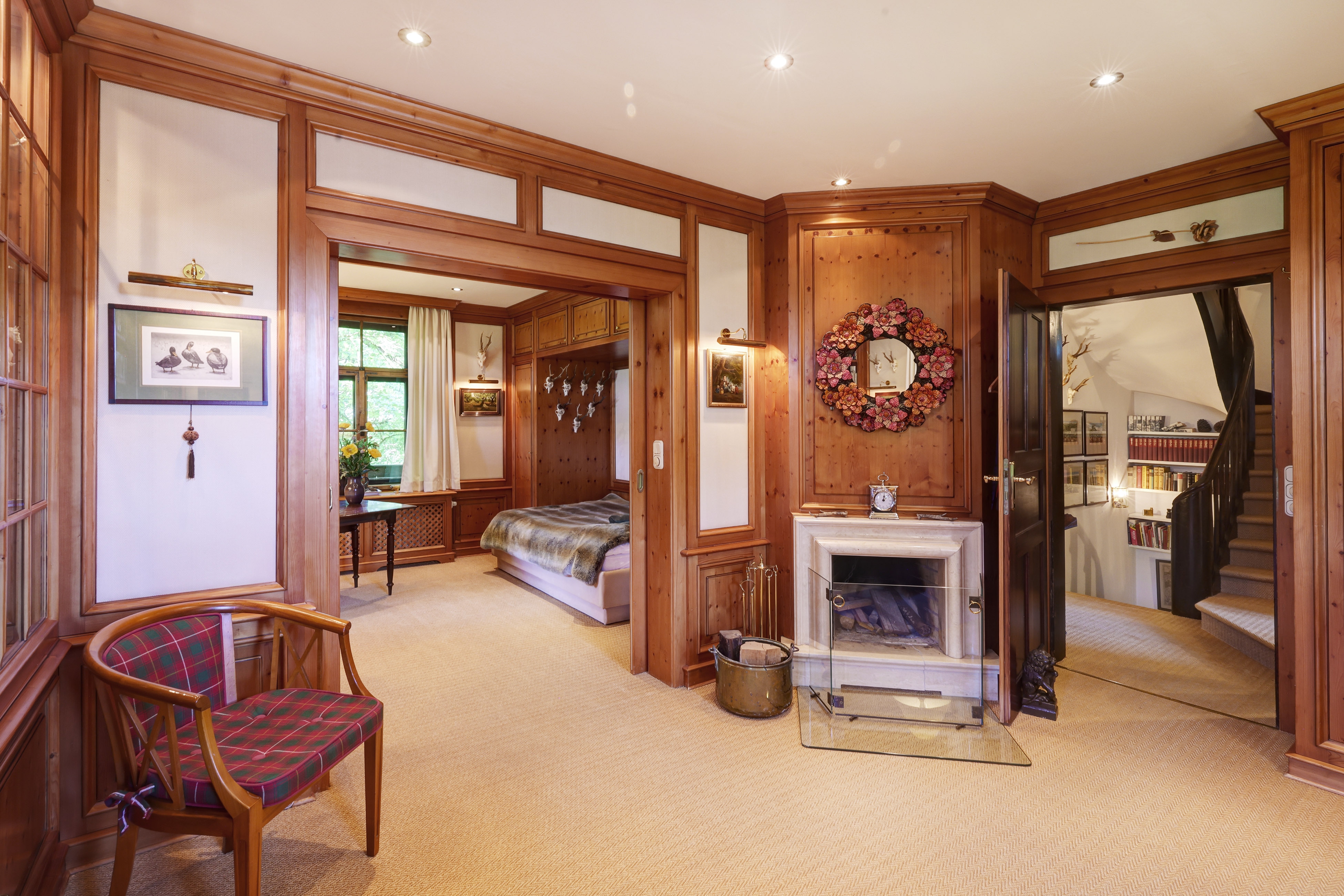  A charming country house in the traditional style—surrounded by mature trees - 物件實景