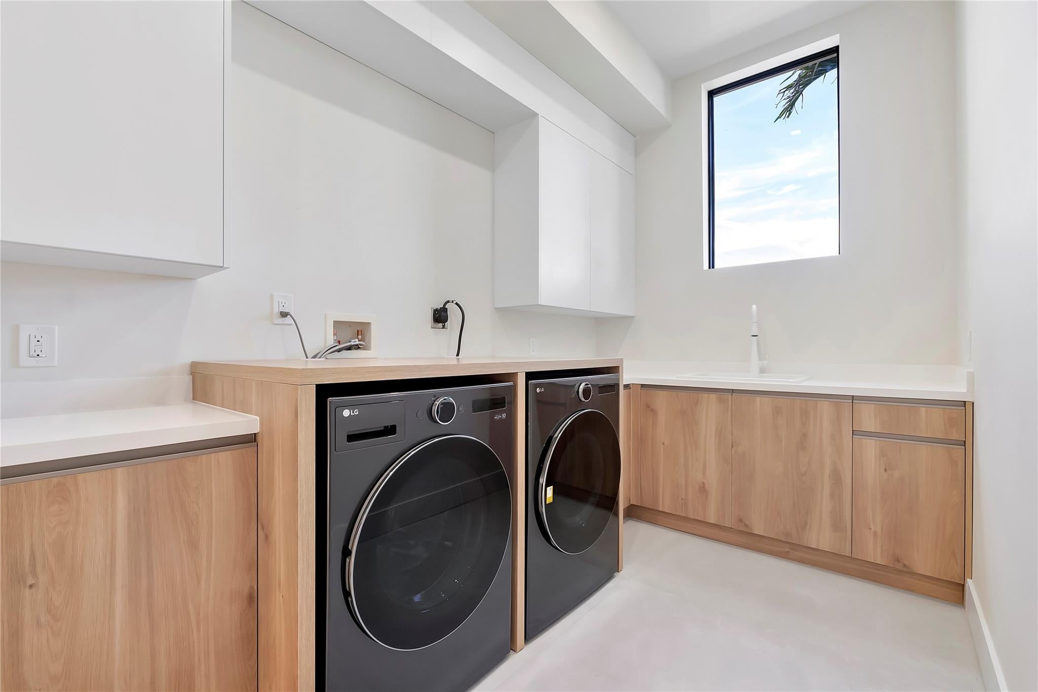 Plantation, Florida, 33323, United States, 6 Bedrooms Bedrooms, ,8 BathroomsBathrooms,Residential,For Sale,1984384