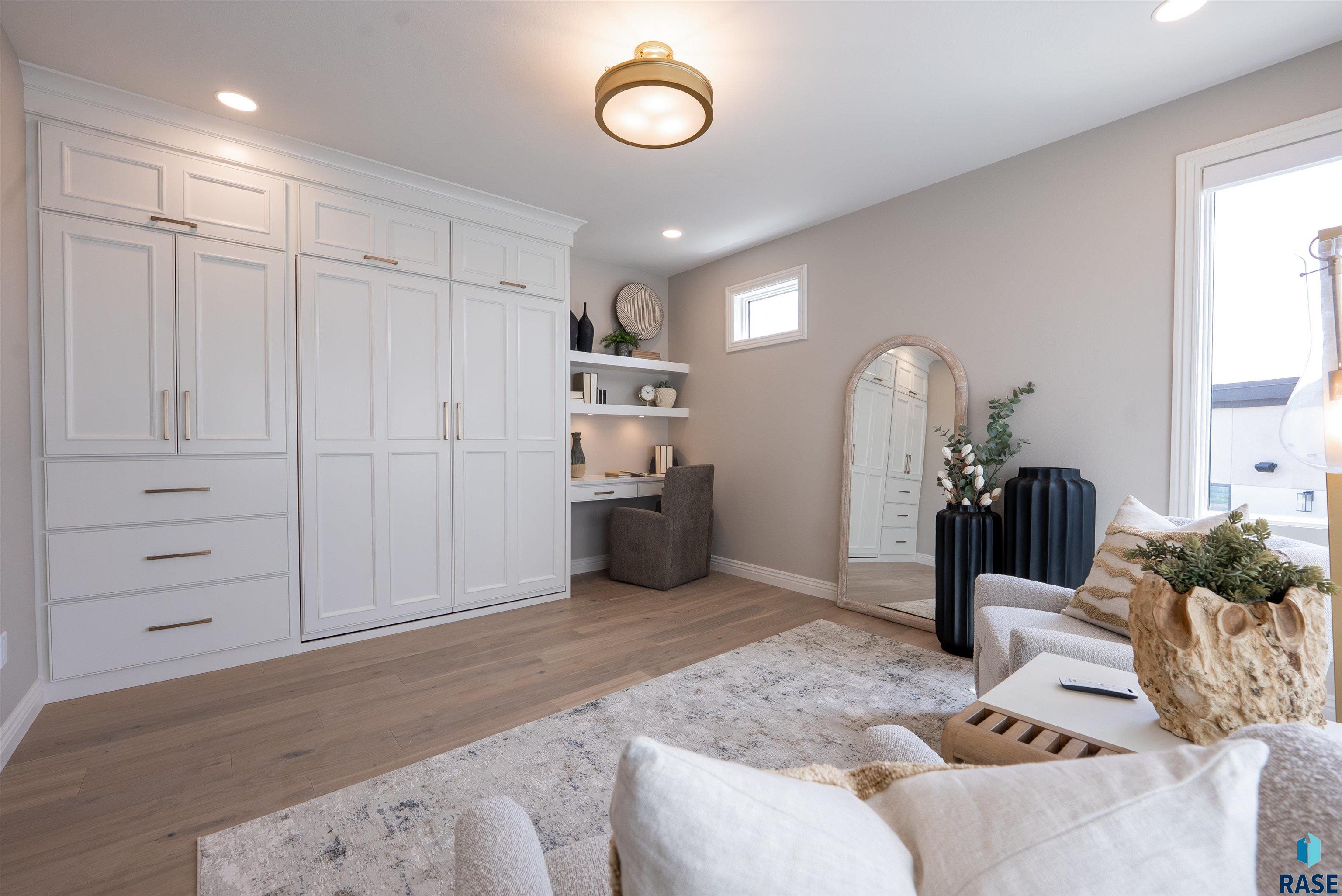 Sioux Falls, South Dakota, 57106, United States, ,Residential,For Sale,1986219