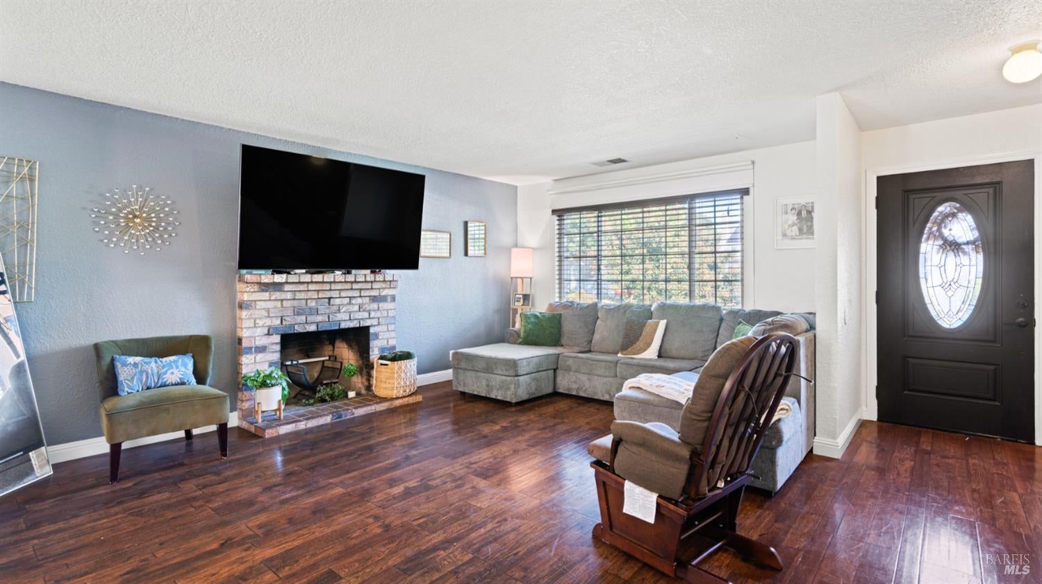 Vacaville, California, 95687, United States, 4 Bedrooms Bedrooms, ,2 BathroomsBathrooms,Residential,For Sale,1971477