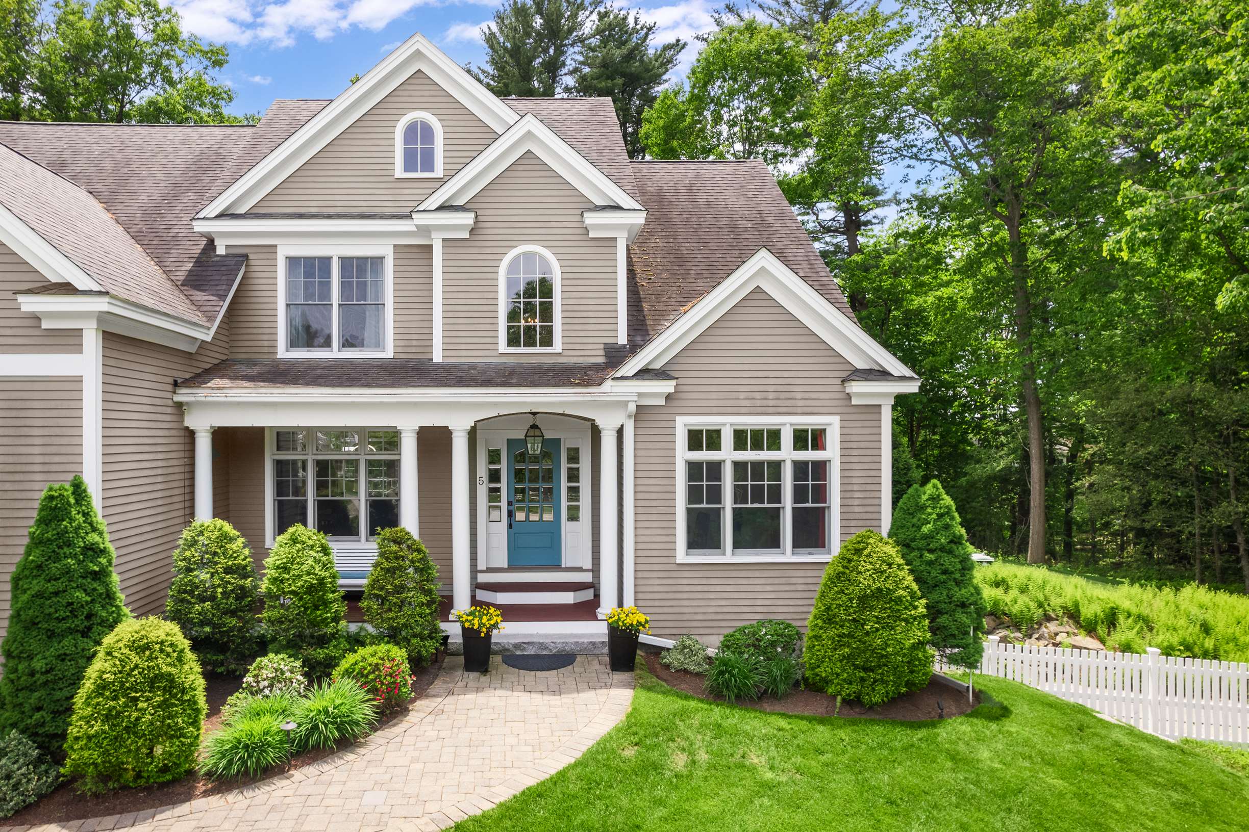  Shingle Style Colonial With Deep Water Dock Access - 物件實景