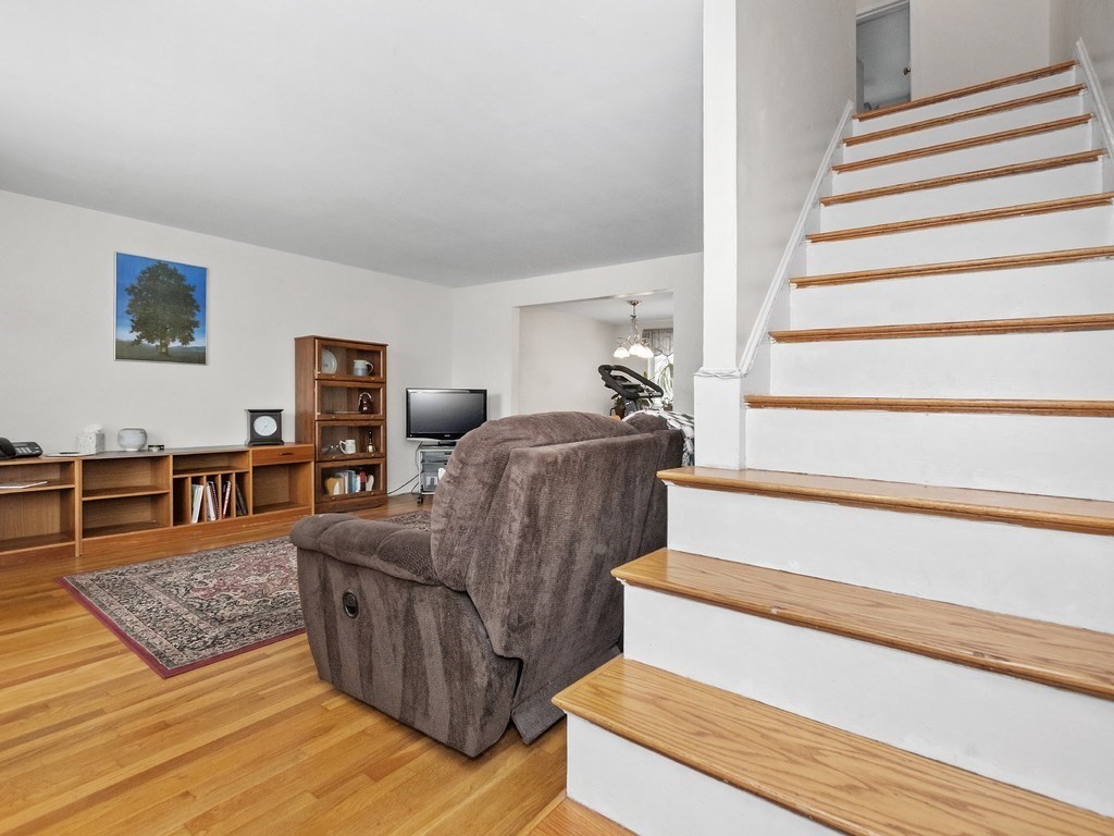 Waltham, Massachusetts, 02452, United States, 2 Bedrooms Bedrooms, ,2 BathroomsBathrooms,Residential,For Sale,1902655