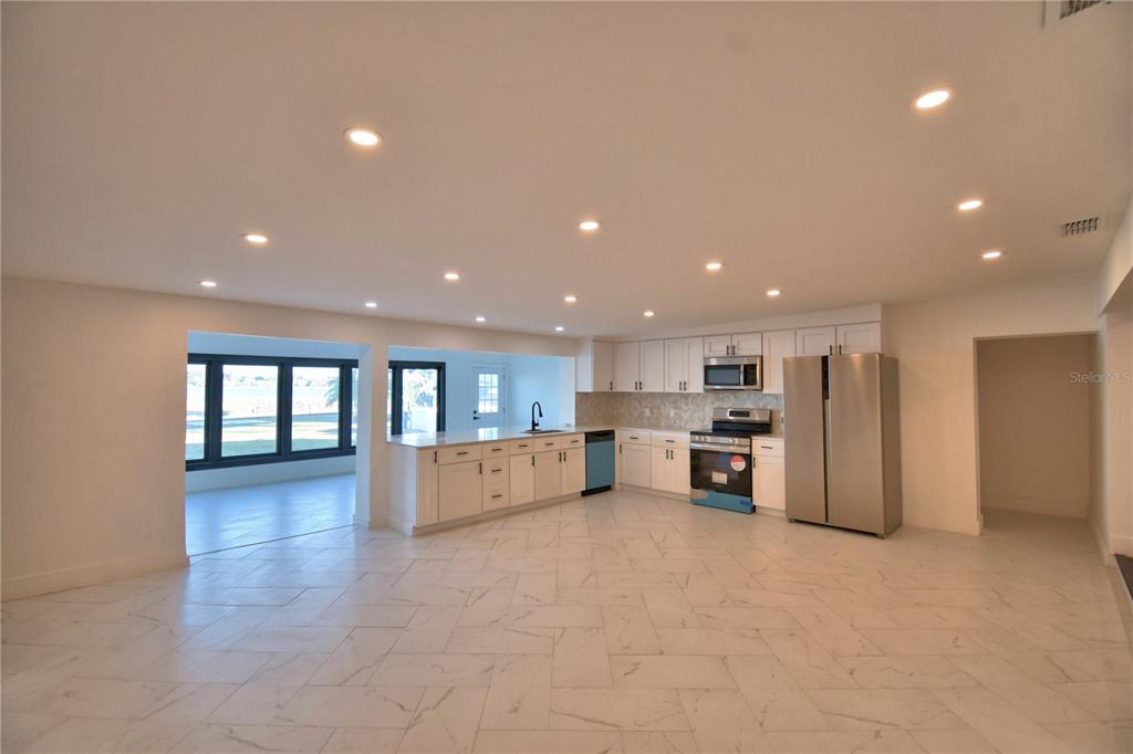 Winter Haven, Florida, 33881, United States, 9 Bedrooms Bedrooms, ,7 BathroomsBathrooms,Residential,For Sale,2003351