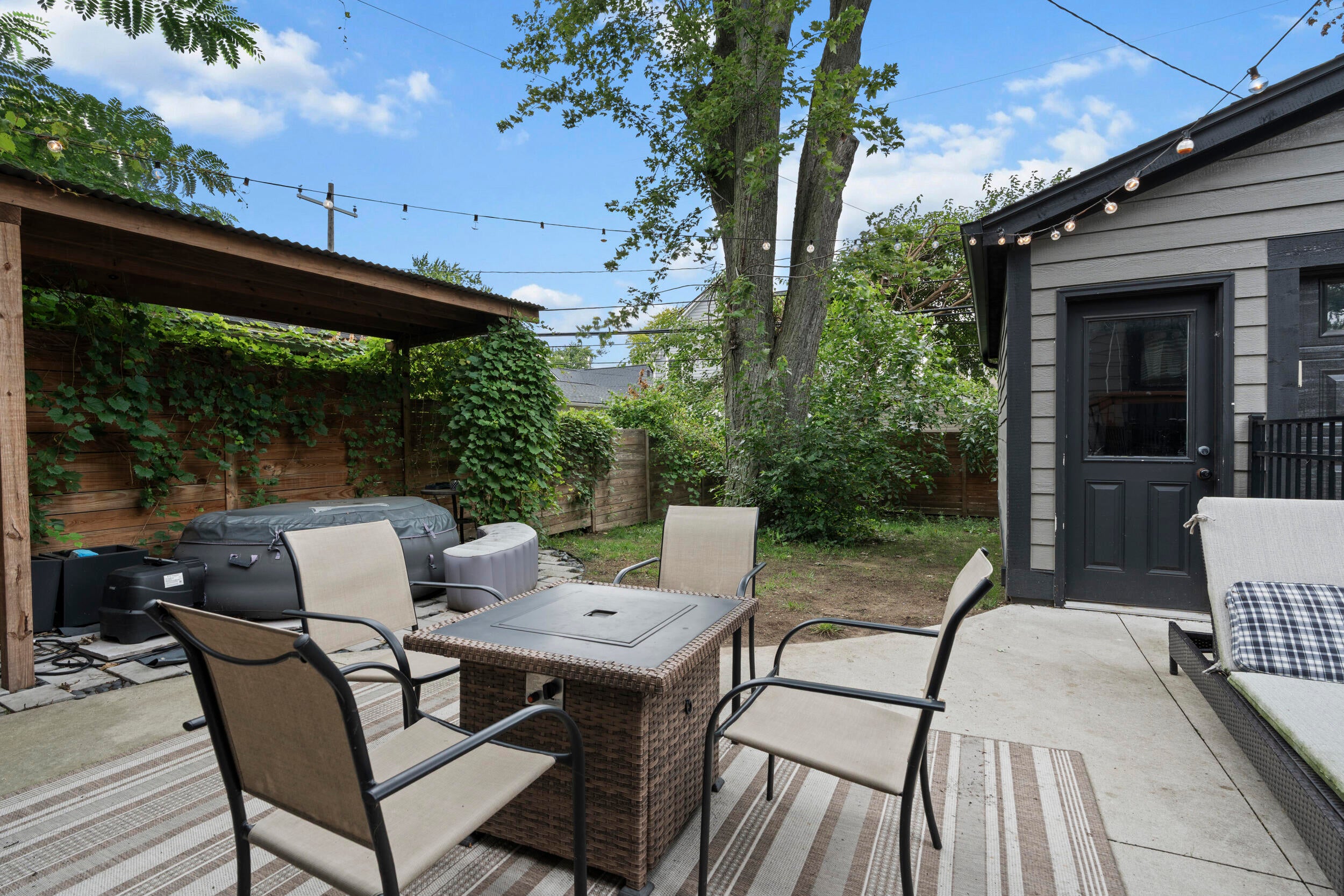 Royal Oak, Michigan, 48067, United States, 3 Bedrooms Bedrooms, ,3 BathroomsBathrooms,Residential,For Sale,1924655