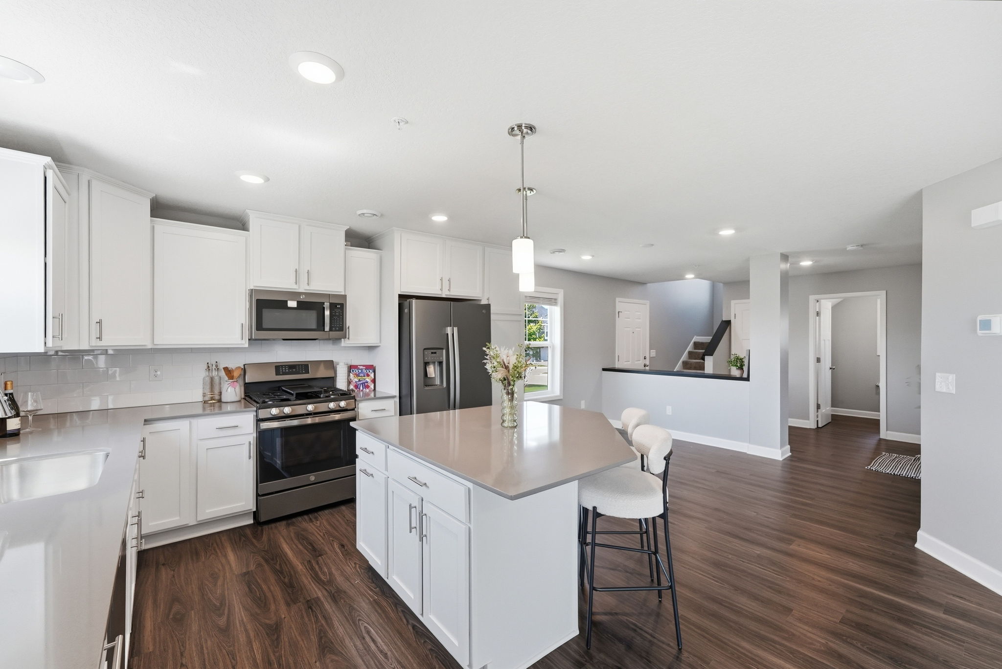  Refined Victoria Townhome with Exceptional Modern Style - 物件實景