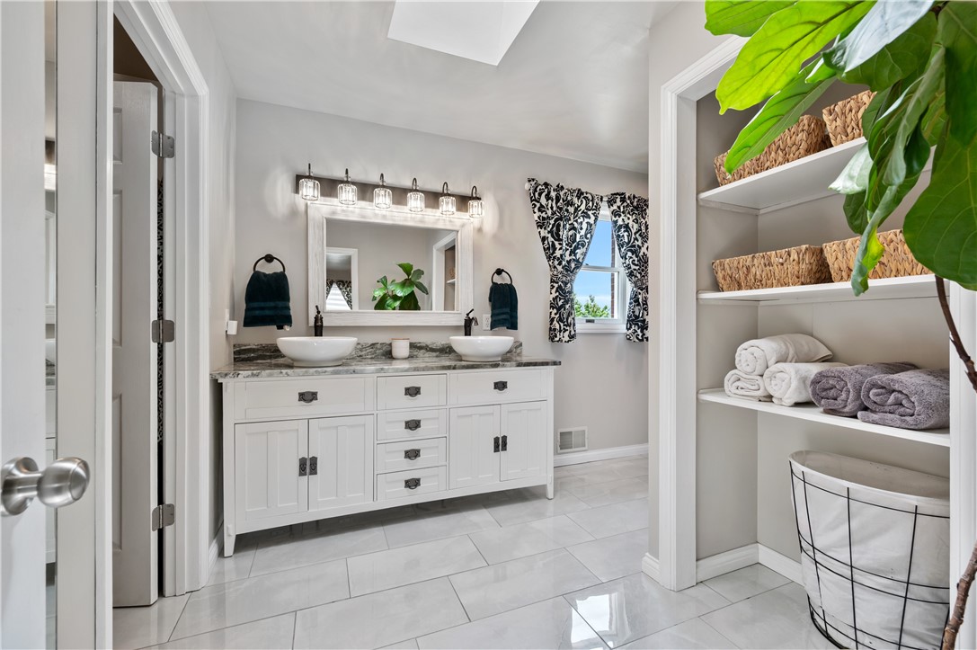 Penn Twp, Pennsylvania, 15642, United States, 5 Bedrooms Bedrooms, ,4 BathroomsBathrooms,Residential,For Sale,2001682