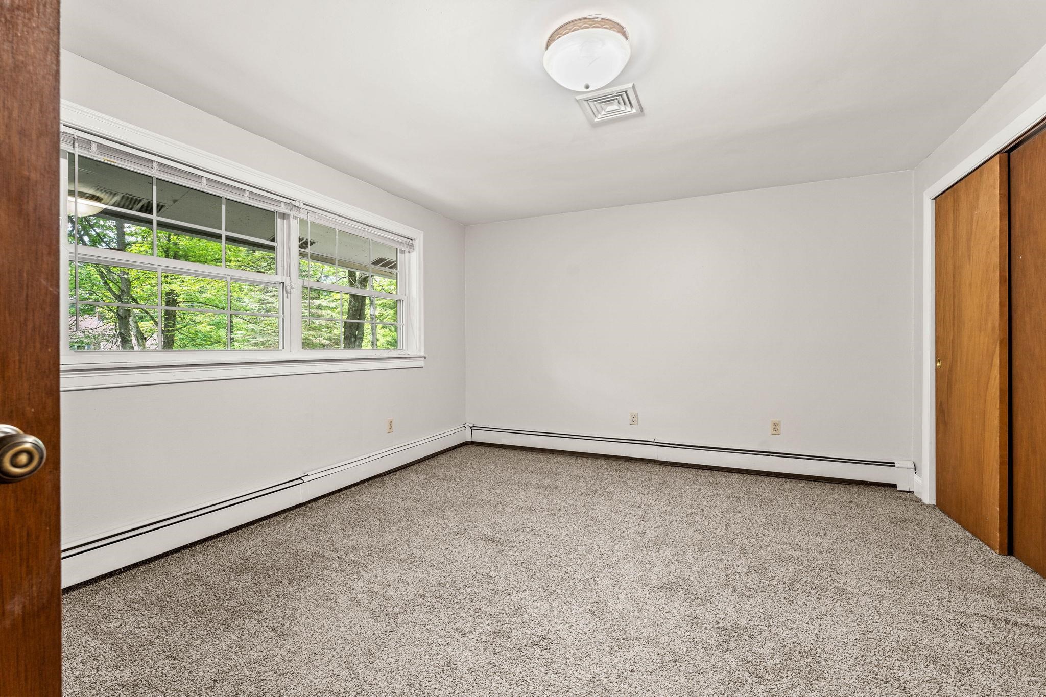 Bedford, New Hampshire, 03110, United States, 5 Bedrooms Bedrooms, ,5 BathroomsBathrooms,Residential,For Sale,1838857
