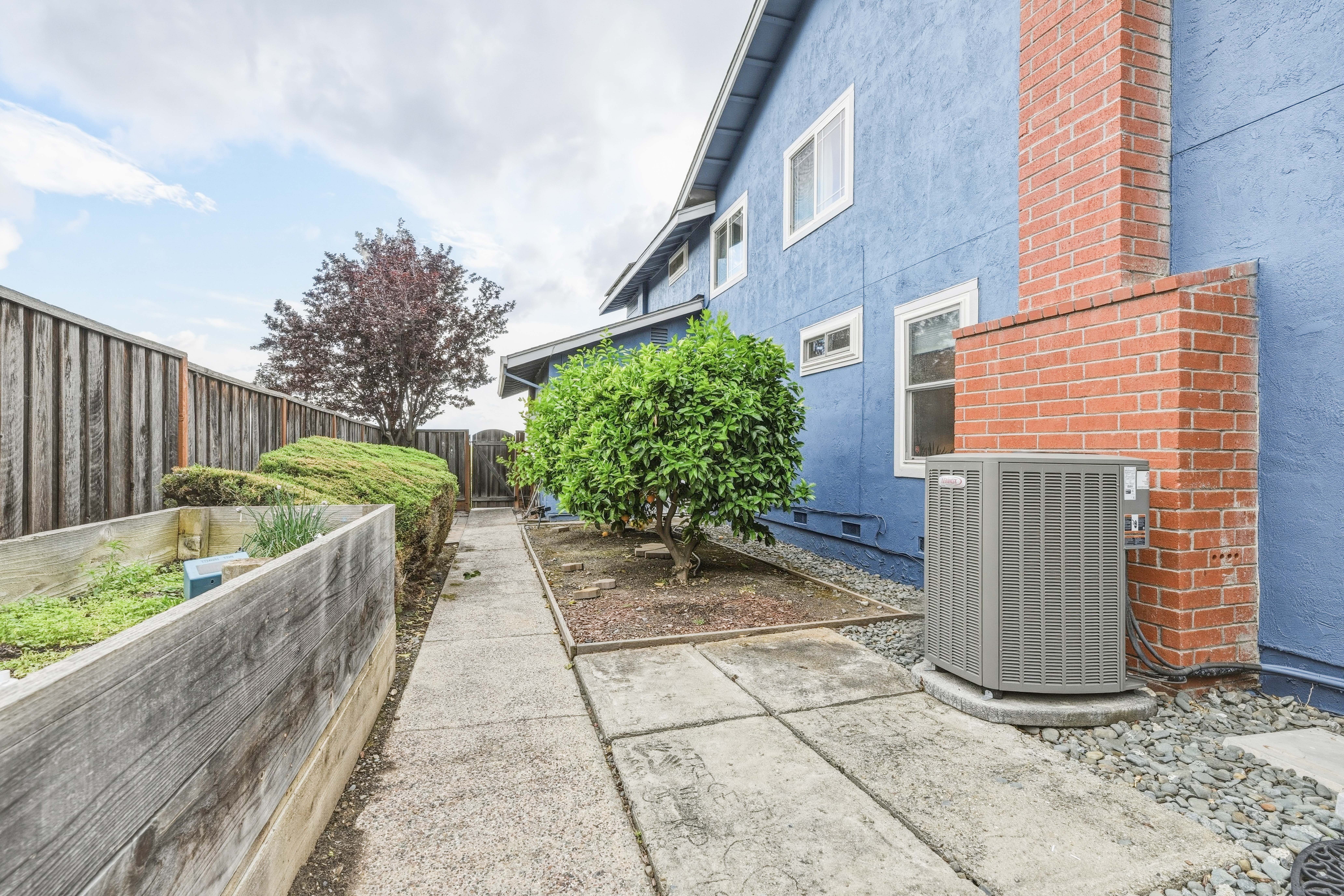  Stunningly Upgraded Home with Modern Amenities and Charm - 物件實景
