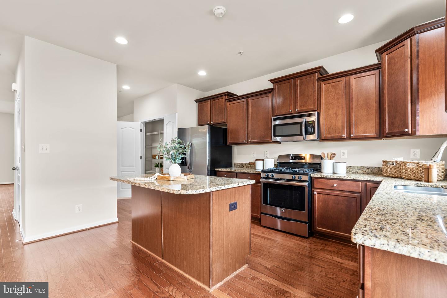 Elkridge, Maryland, 21075, United States, 4 Bedrooms Bedrooms, ,4 BathroomsBathrooms,Residential,For Sale,1940277