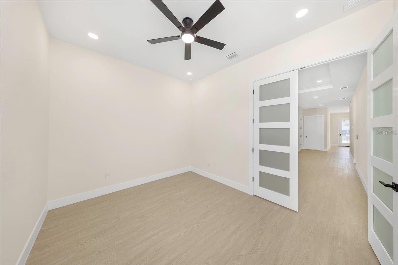 CLEARWATER, Florida, 33755, United States, 4 Bedrooms Bedrooms, ,3 BathroomsBathrooms,Residential,For Sale,1996424