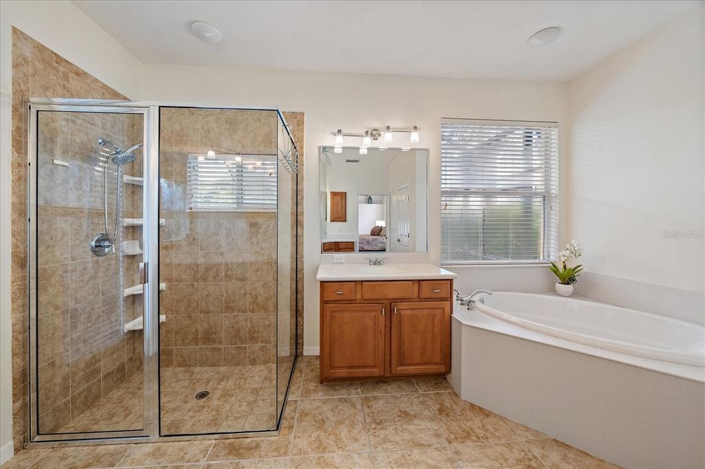 Bradenton, Florida, 34212, United States, 3 Bedrooms Bedrooms, ,2 BathroomsBathrooms,Residential,For Sale,1927218