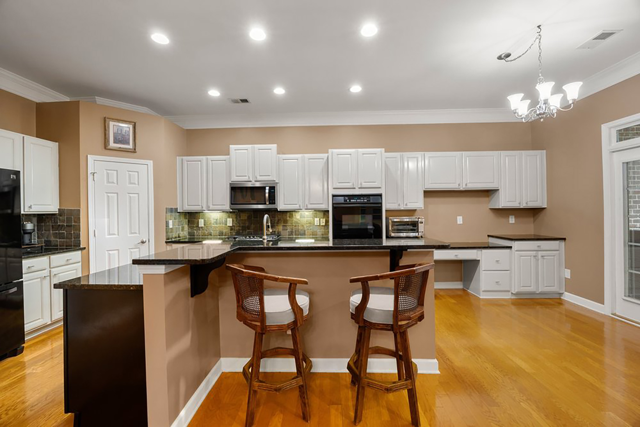  Turnkey Living in Gated Townhome Community - 物件實景