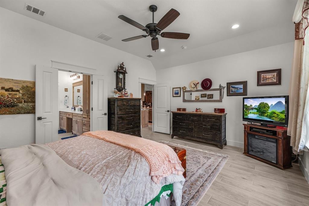 Springtown, Texas, 76082, United States, 3 Bedrooms Bedrooms, ,2 BathroomsBathrooms,Residential,For Sale,1943029