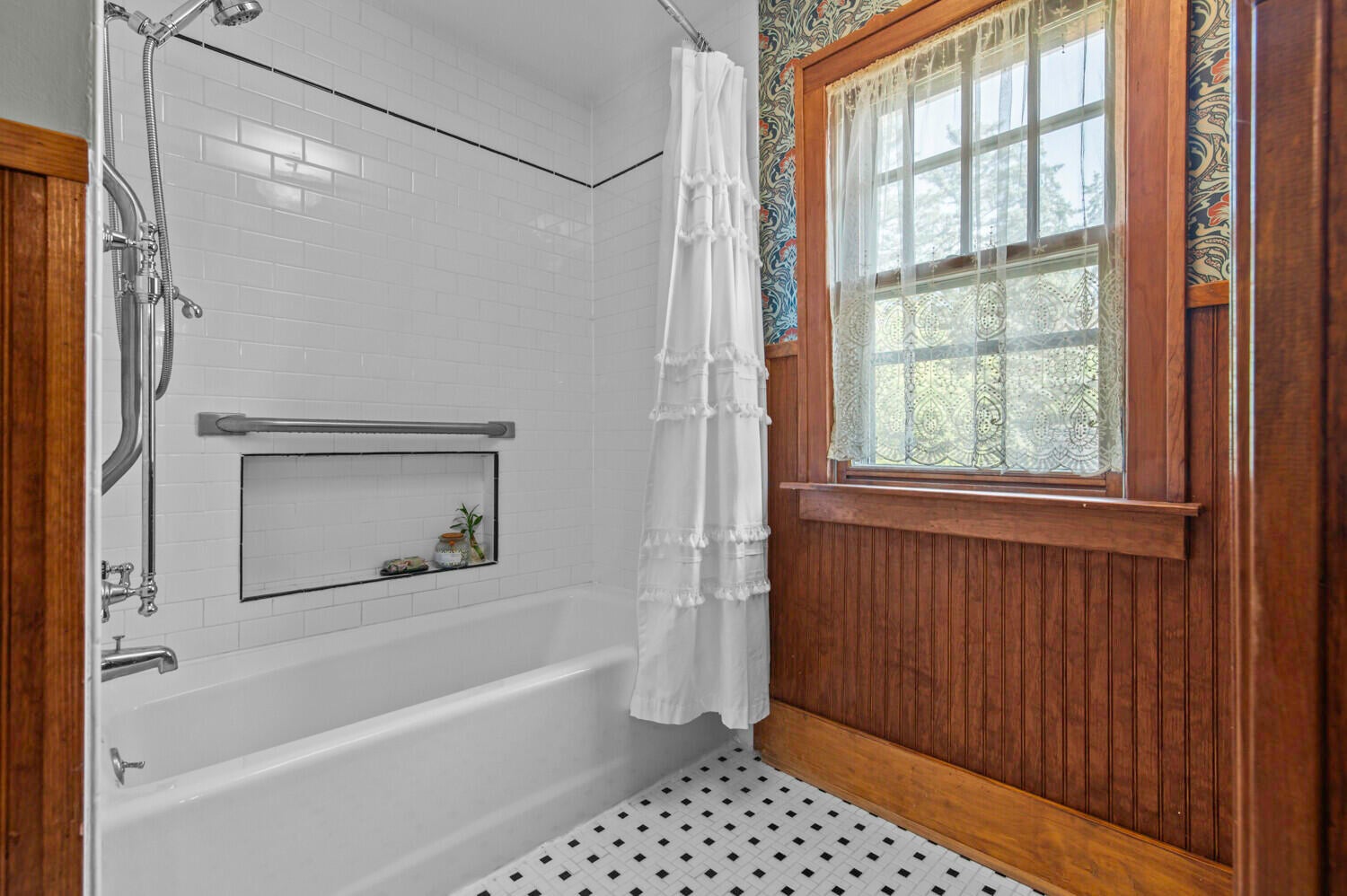 Ann Arbor, Michigan, 48103, United States, 4 Bedrooms Bedrooms, ,3 BathroomsBathrooms,Residential,For Sale,1991262