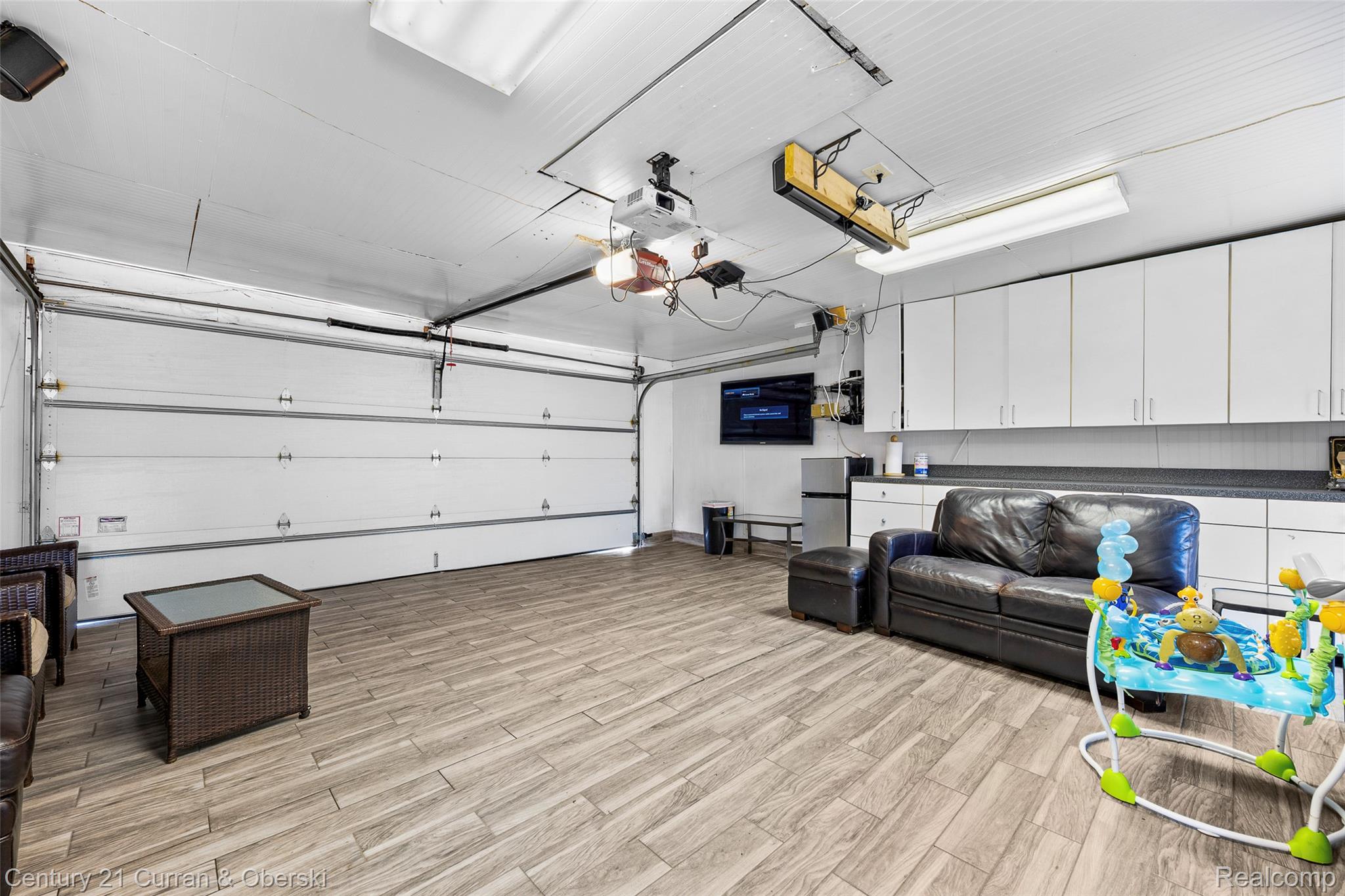 Dearborn, Michigan, 48126, United States, 3 Bedrooms Bedrooms, ,4 BathroomsBathrooms,Residential,For Sale,1979682