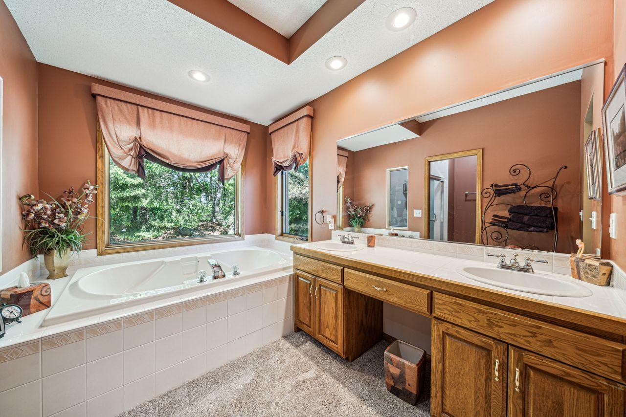 Lakeville, Minnesota, 55044, United States, 4 Bedrooms Bedrooms, ,3 BathroomsBathrooms,Residential,For Sale,1846490