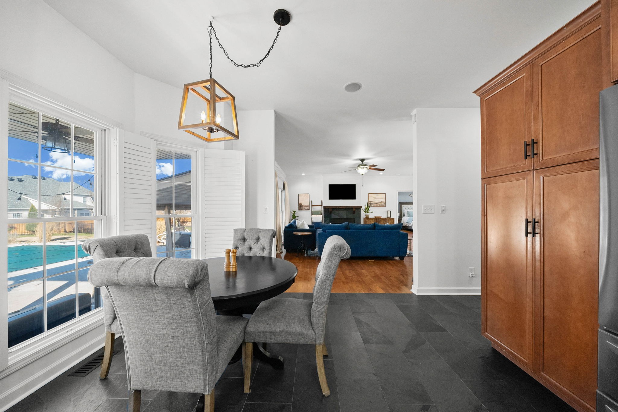 Clarksville, Tennessee, 37043, United States, 5 Bedrooms Bedrooms, ,3 BathroomsBathrooms,Residential,For Sale,2009051