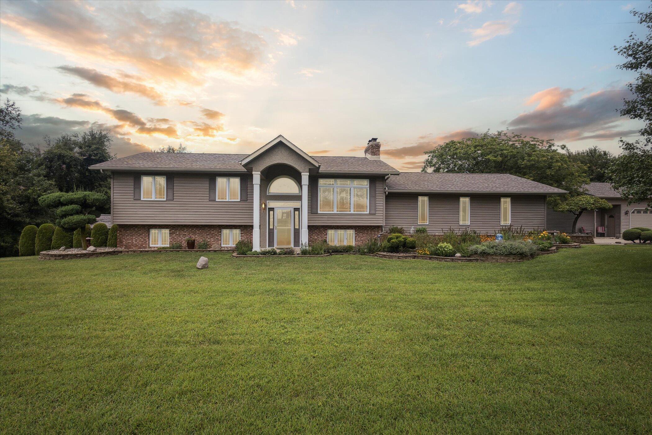 New Carlisle, Indiana, 46552, United States, 4 Bedrooms Bedrooms, ,2 BathroomsBathrooms,Residential,For Sale,1924883