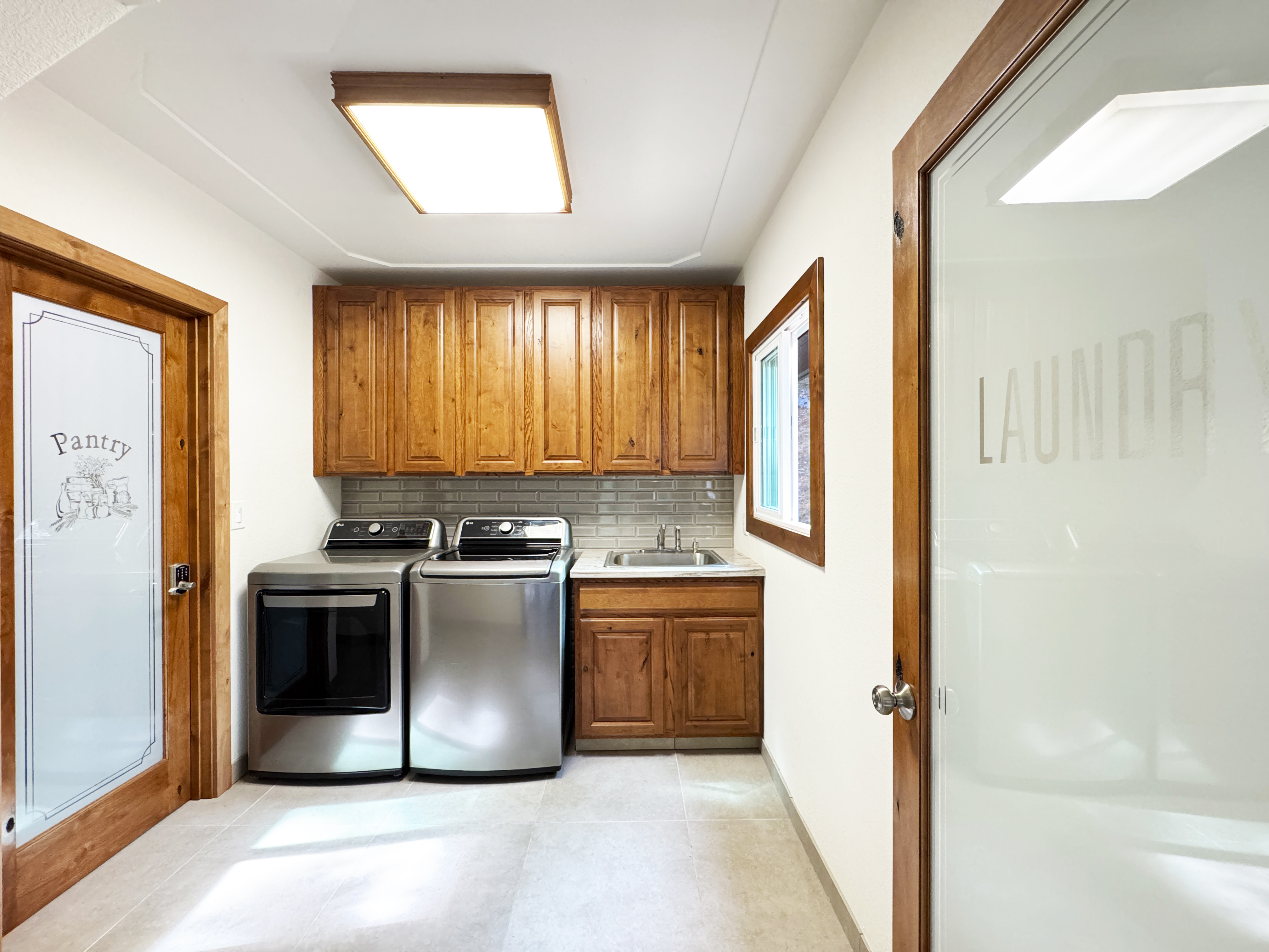 Willits, California, 95490, United States, 2 Bedrooms Bedrooms, ,2 BathroomsBathrooms,Residential,For Sale,1943077