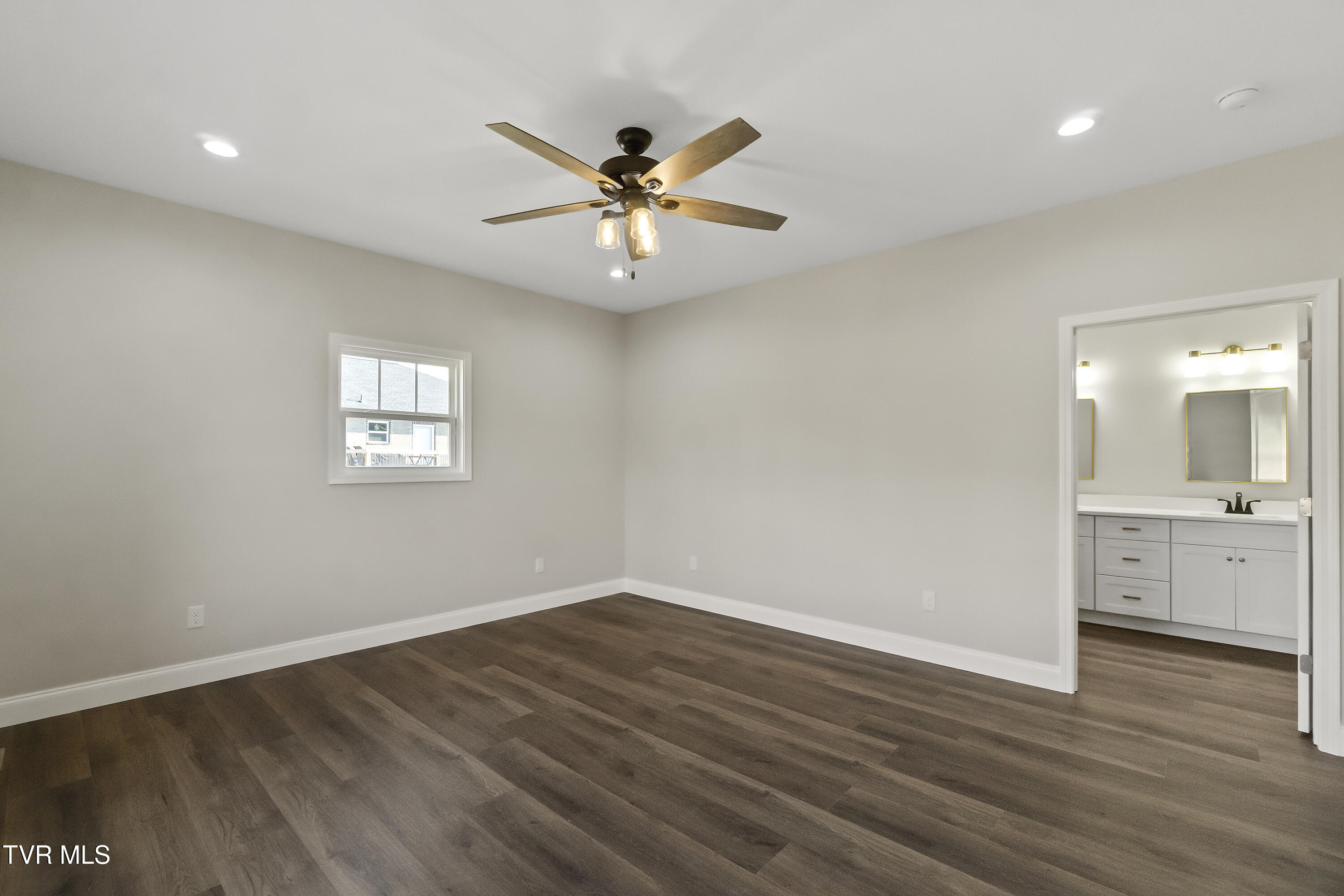 Greeneville, Tennessee, 37745, United States, 3 Bedrooms Bedrooms, ,2 BathroomsBathrooms,Residential,For Sale,1984464