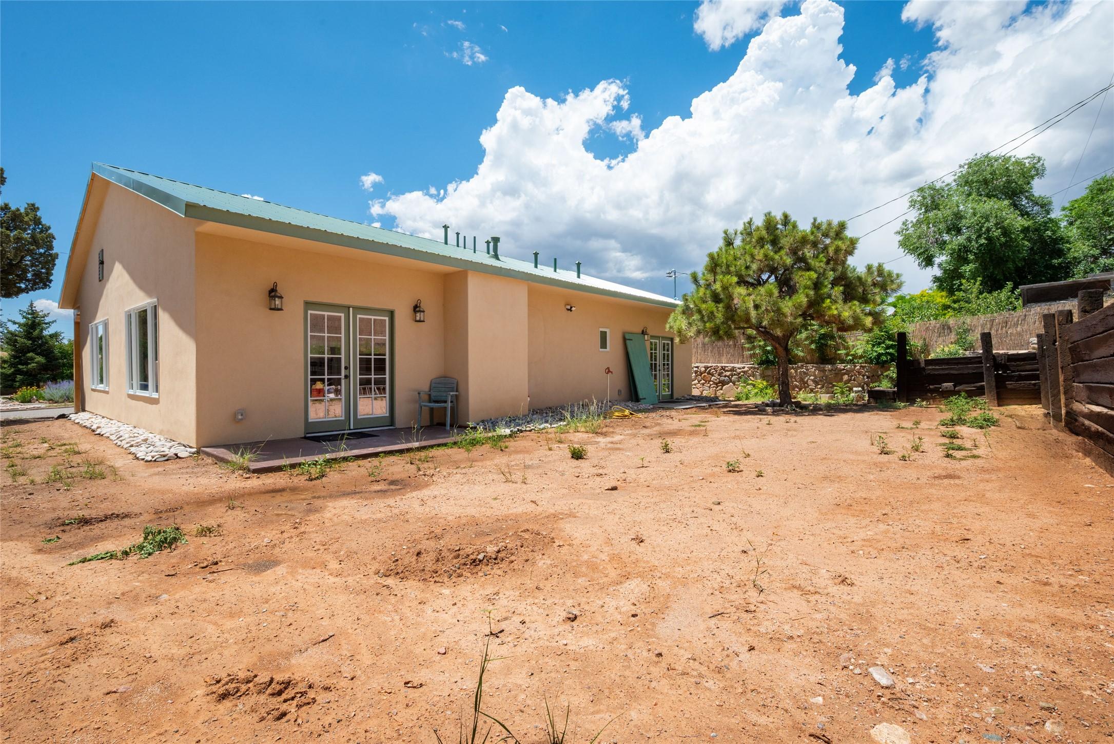 Santa Fe, New Mexico, 87507, United States, 3 Bedrooms Bedrooms, ,2 BathroomsBathrooms,Residential,For Sale,1877407
