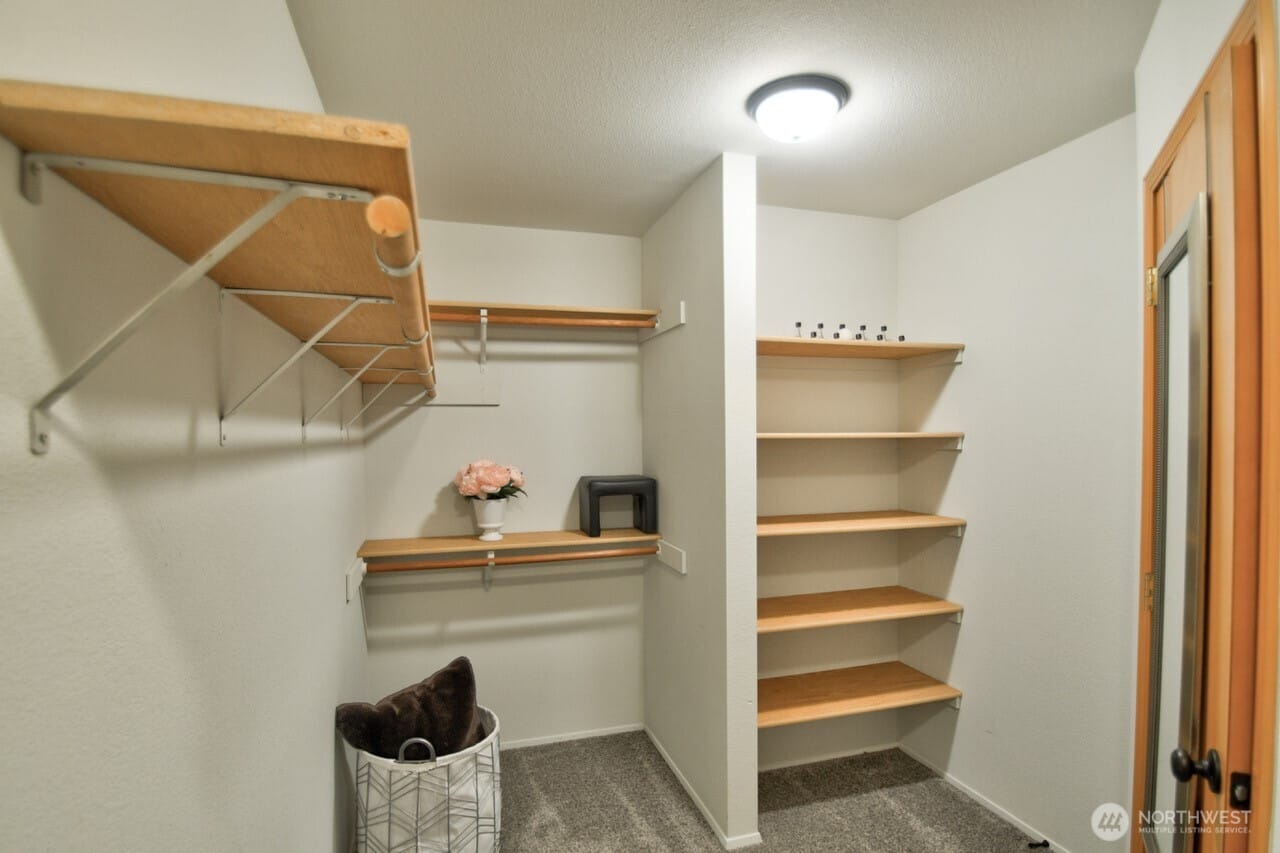 Lacey, Washington, 98513, United States, 4 Bedrooms Bedrooms, ,3 BathroomsBathrooms,Residential,For Sale,1932145