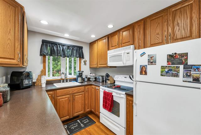 Deerfield, New Hampshire, 03037, United States, 4 Bedrooms Bedrooms, ,1 BathroomBathrooms,Residential,For Sale,1902997