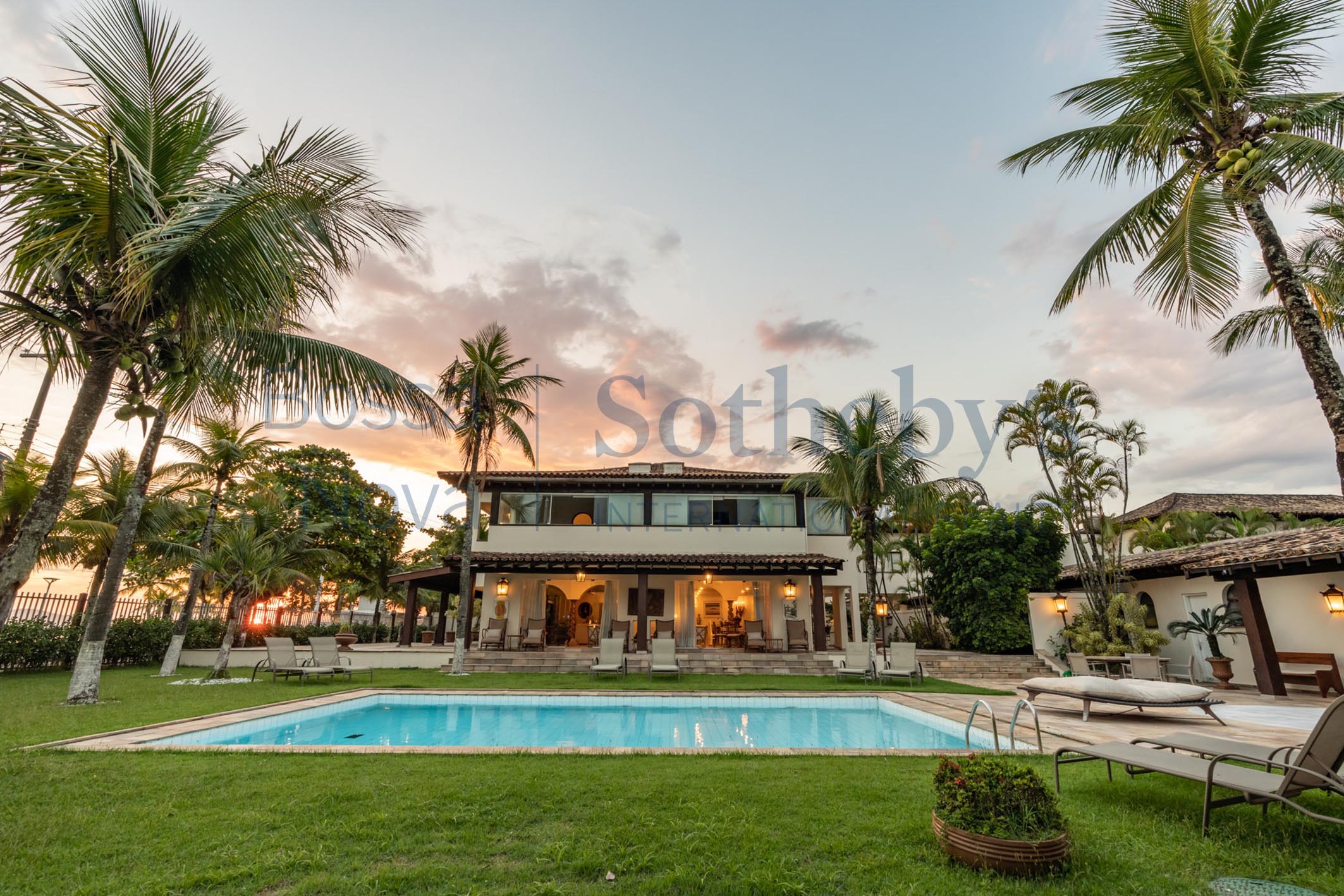  Large house with pool facing the sea - 物件實景