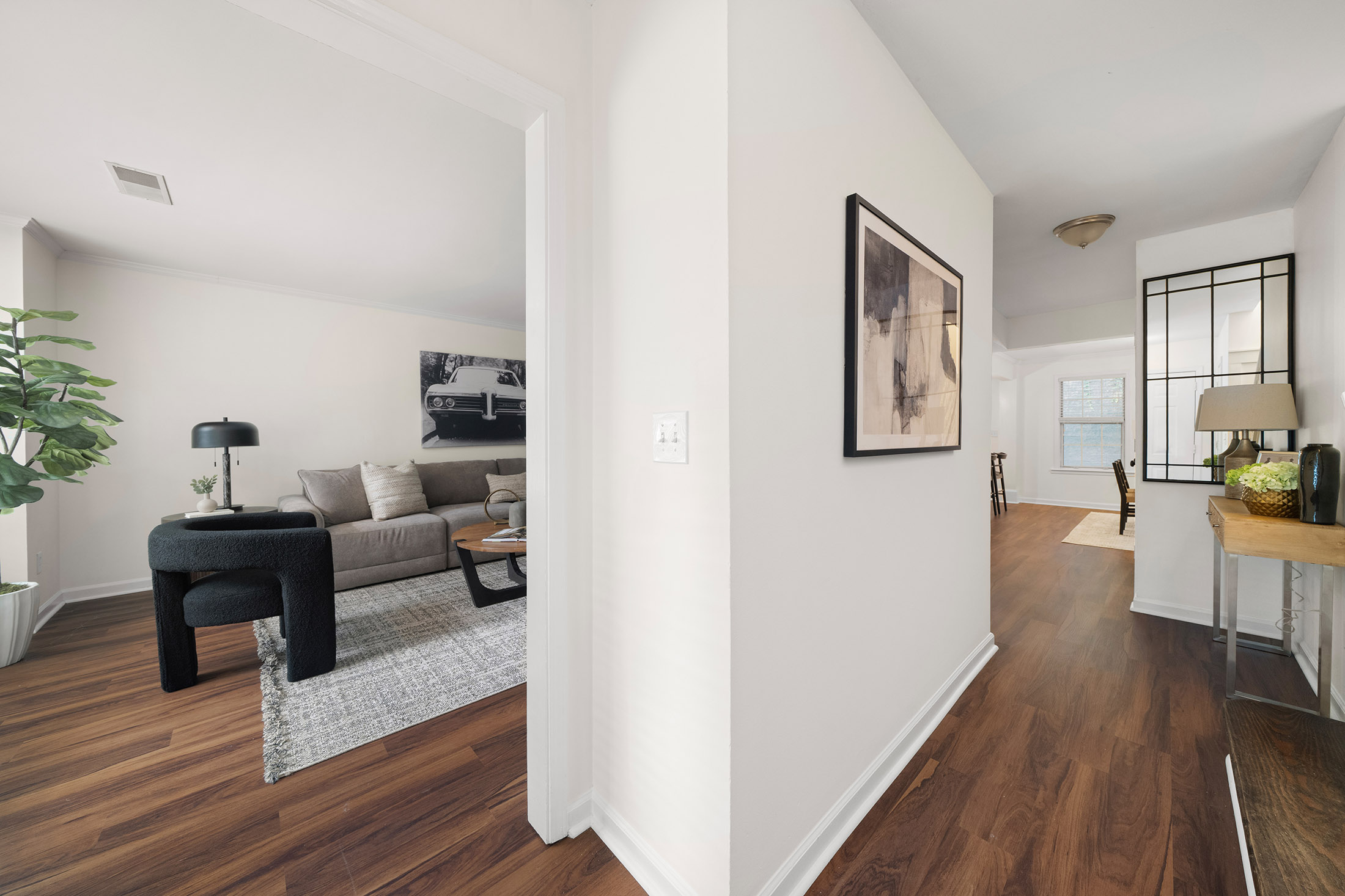  Stunning Turn-key Townhome Tucked Away in Desirable Woodbridge Crossing - 物件實景