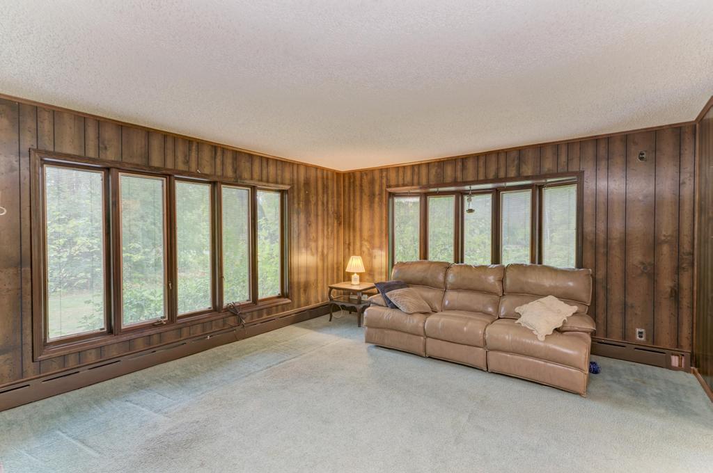 Keeneyville, Illinois, 60172, United States, 4 Bedrooms Bedrooms, ,4 BathroomsBathrooms,Residential,For Sale,1995437