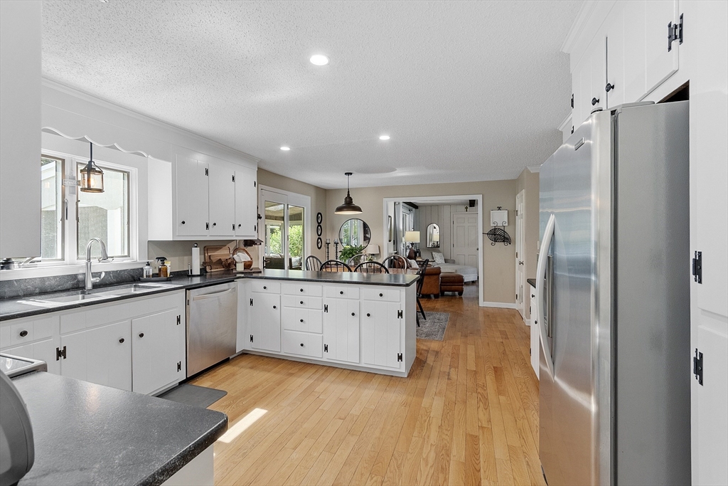 Pepperell, Massachusetts, 01463, United States, 4 Bedrooms Bedrooms, ,3 BathroomsBathrooms,Residential,For Sale,1930074
