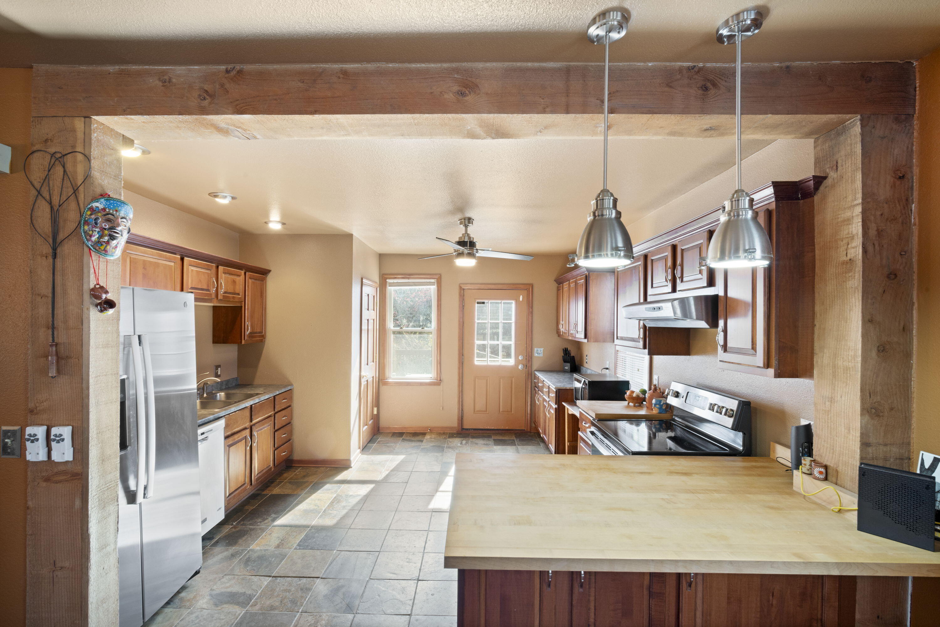 Milwaukee, Wisconsin, 53202, United States, 3 Bedrooms Bedrooms, ,3 BathroomsBathrooms,Residential,For Sale,1982792