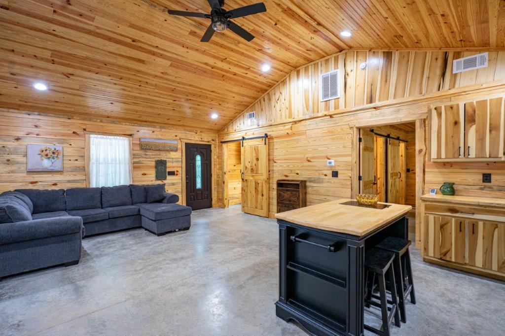 LaGrange, Georgia, 30240, United States, 2 Bedrooms Bedrooms, ,2 BathroomsBathrooms,Residential,For Sale,1865221